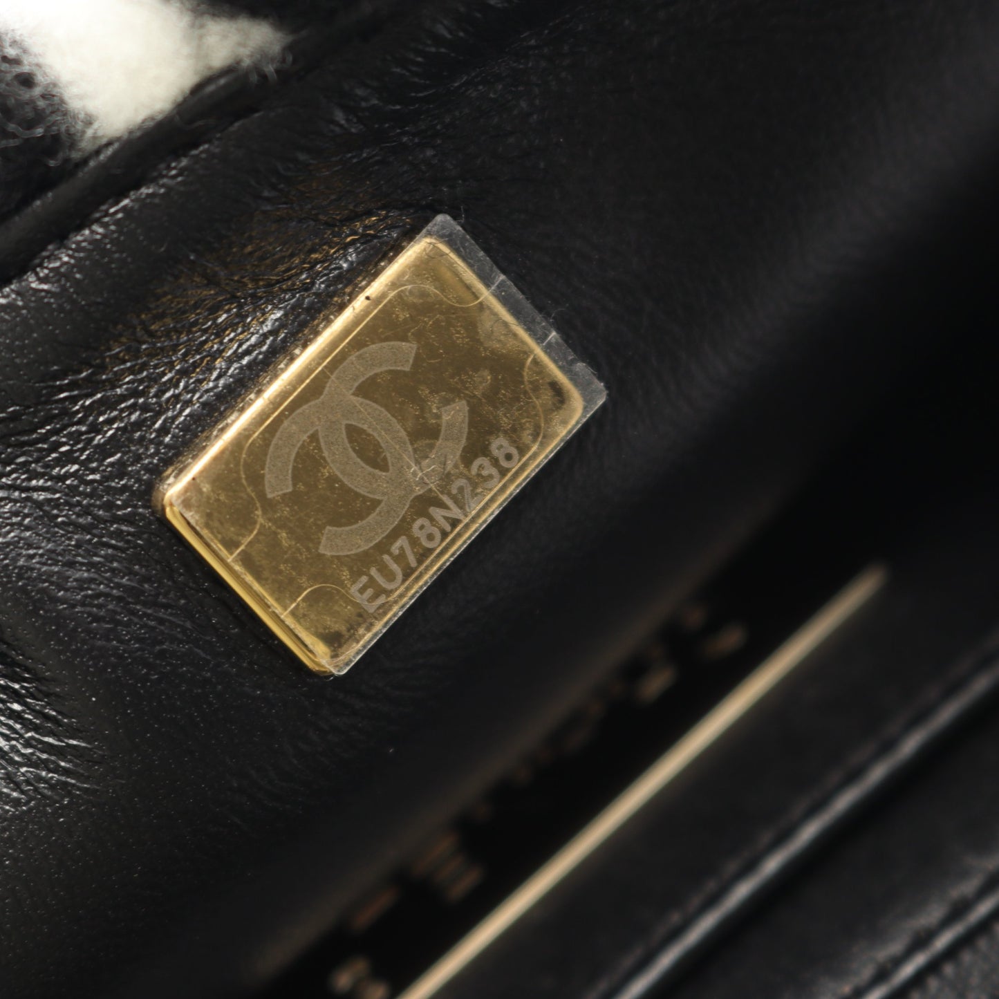 ココマーク チェーンショルダーバッグ ムートン ブラック ホワイト ゴールド金具 シャネル バッグ CHANEL