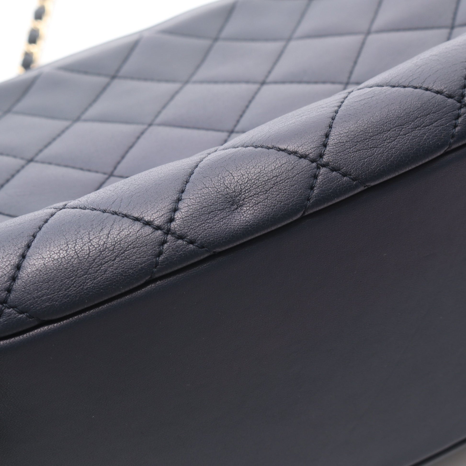 マトラッセ ボーリングバッグ チェーンショルダーバッグ ラムスキン ネイビー ゴールド金具 2WAY シャネル バッグ CHANEL