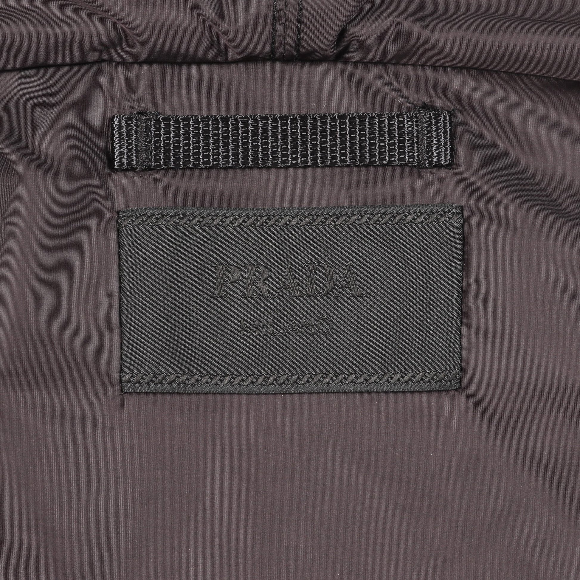 Re-Nylon ジップアップパーカー グラフィックプリント コットン オレンジ ブラック 三角プレート プラダ トップス PRADA
