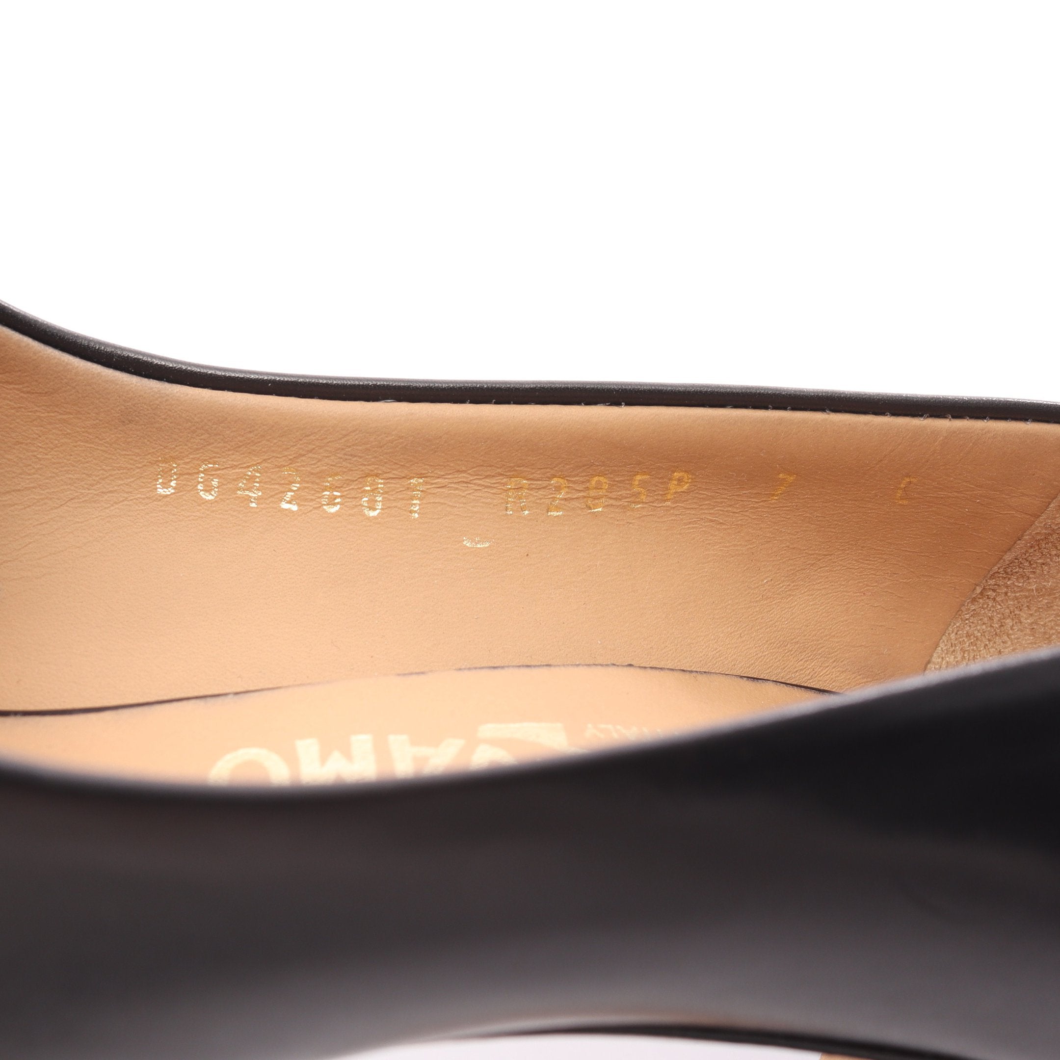 ヴァラリボン オープントゥ パンプス レザー ブラック サルヴァトーレ