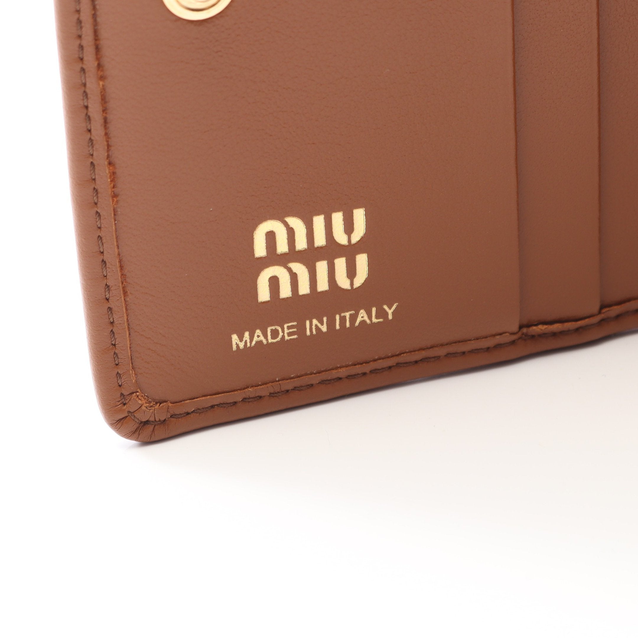 SOFTY METAL 二つ折り財布 レザー ブラウン がま口 ミュウミュウ – RECLO