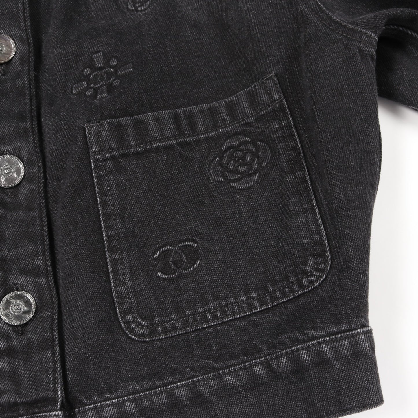ココマーク カメリア デニムジャケット コットン ブラック エンボス加工 シャネル アウター CHANEL