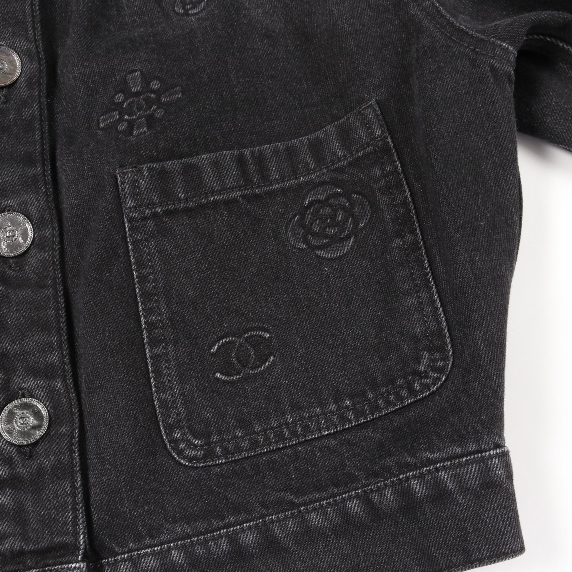 ココマーク カメリア デニムジャケット コットン ブラック エンボス加工 シャネル アウター CHANEL