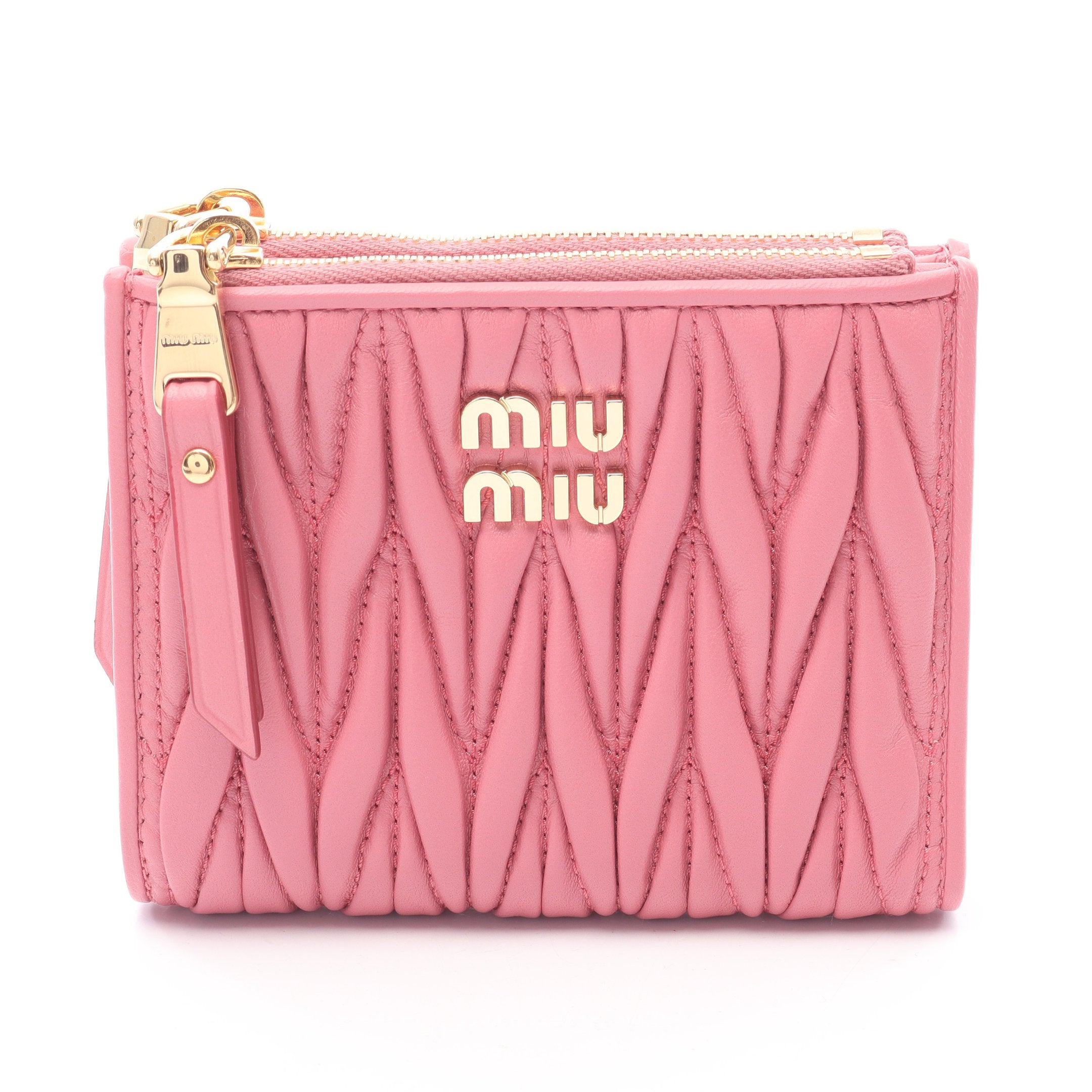 【極美品】MIUMIU マテラッセ 二つ折り財布 ピンクビジュー パール ピンク MATELASSE'MIU マテラッセ 二つ折り財布 レザー ピンク ミュウミュウ