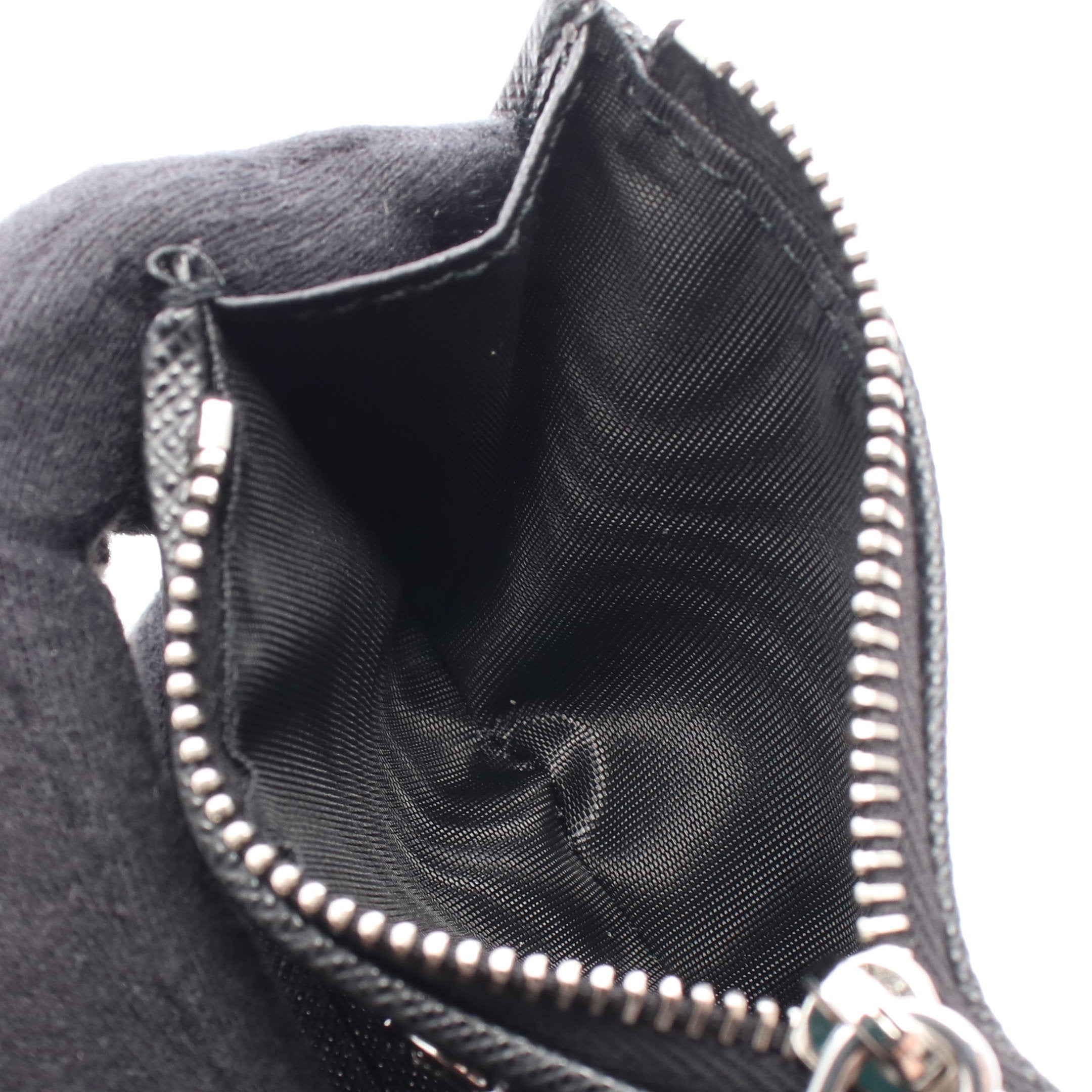 ★ちさ★プラダ ナイロン二つ折り財布 ブラック VIP特価♪☆PRADA☆ ナイロンxサフィアーノ ZIP 折り財布 1ML018