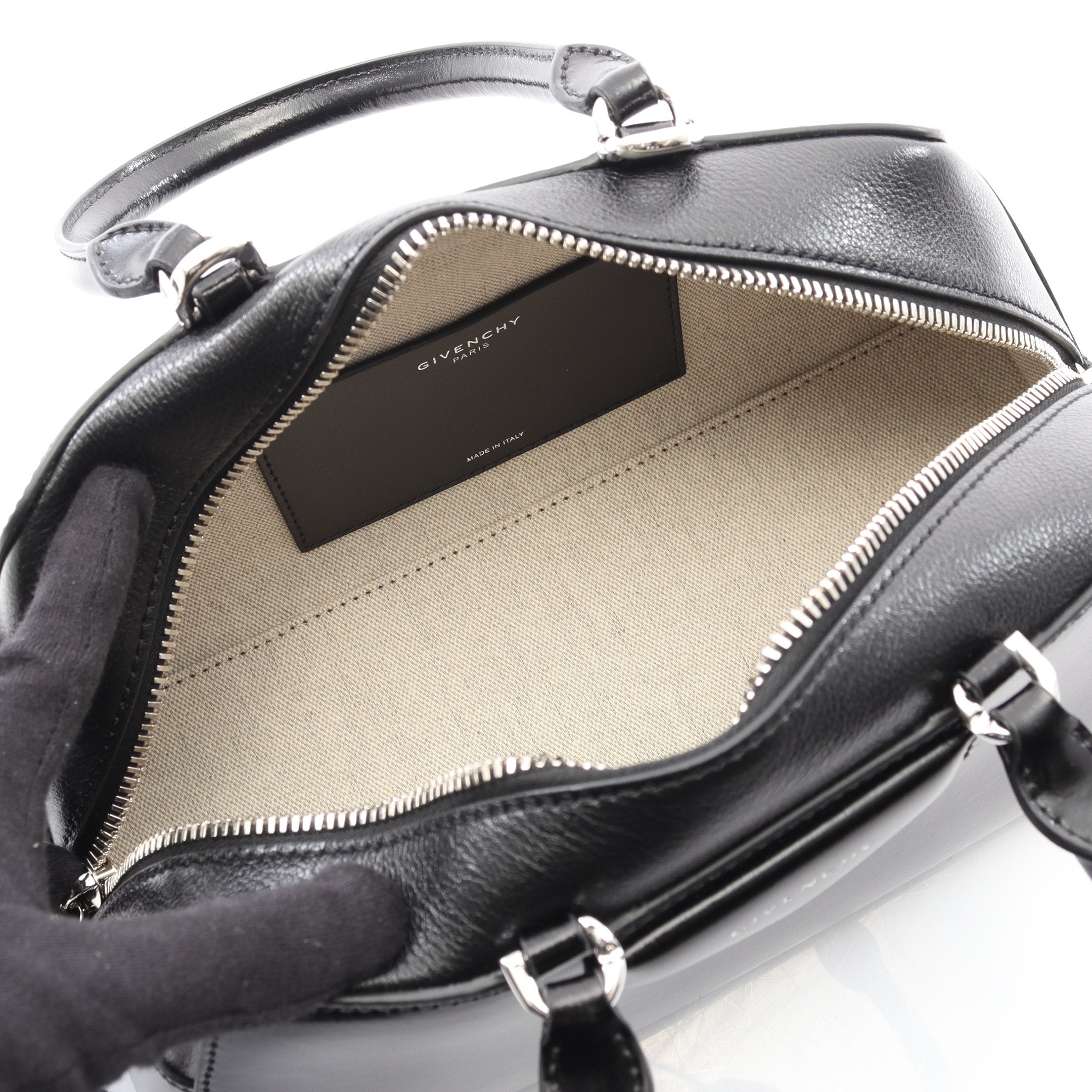 アンティゴナ イーストウエスト スモール ハンドバッグ レザー