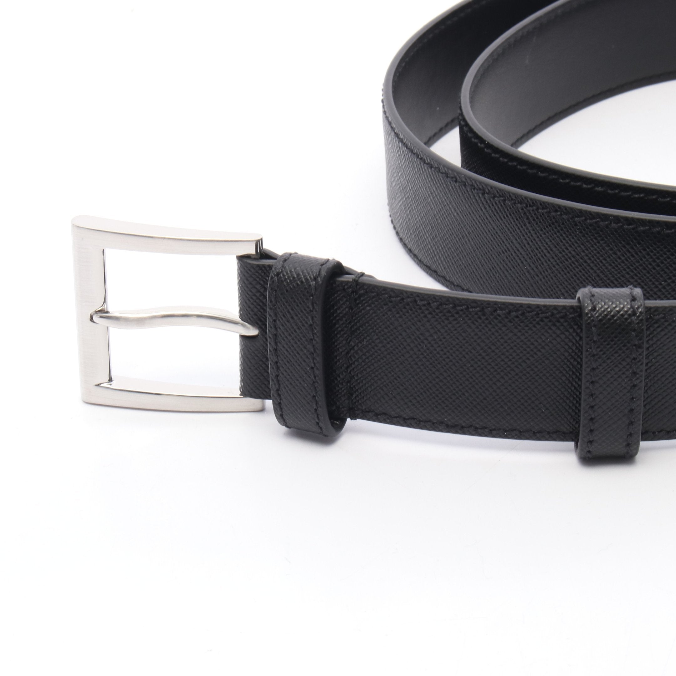 PRADA サフィアーノ レザー 黒 ベルト トライアングルバックル　サイズ80 PRADA トライアングル レザーベルト PRADA サフィアーノ レザー 黒