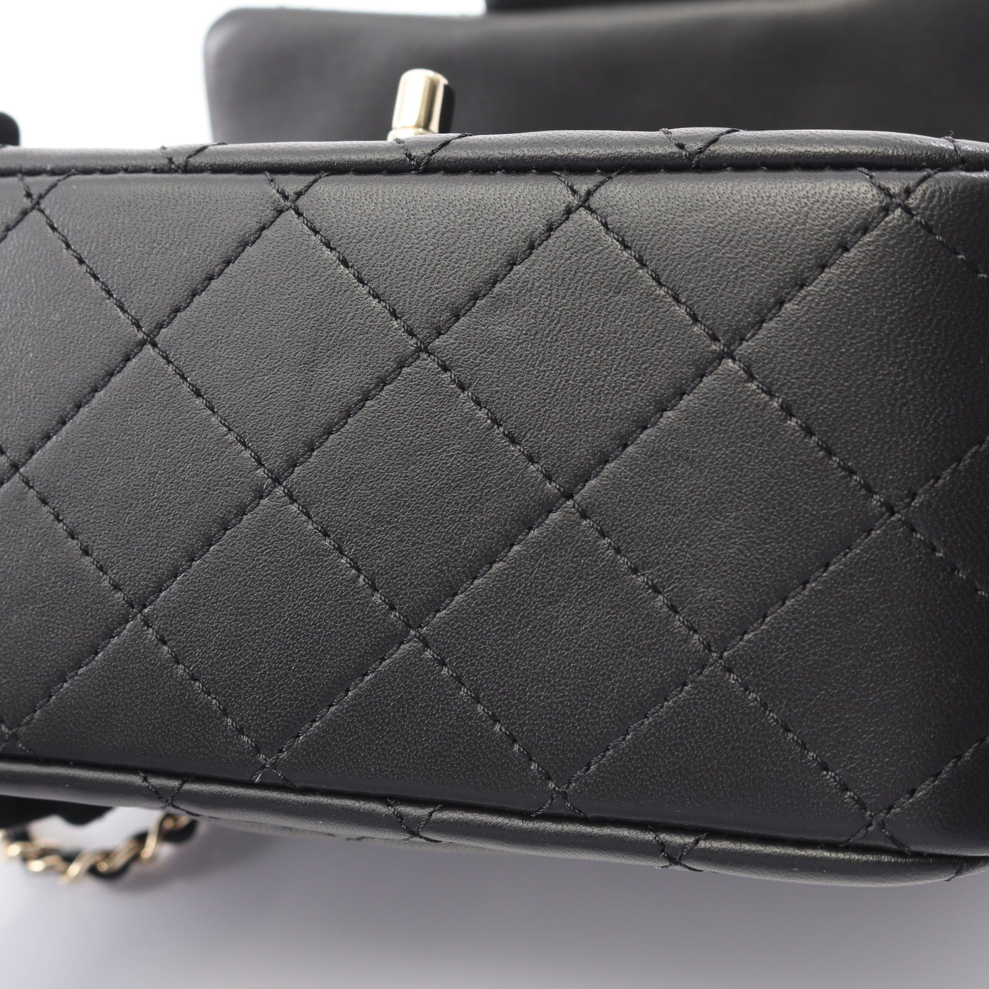 マトラッセ チェーンショルダーバッグ ラムスキン ブラック ゴールド金具 シャネル バッグ CHANEL