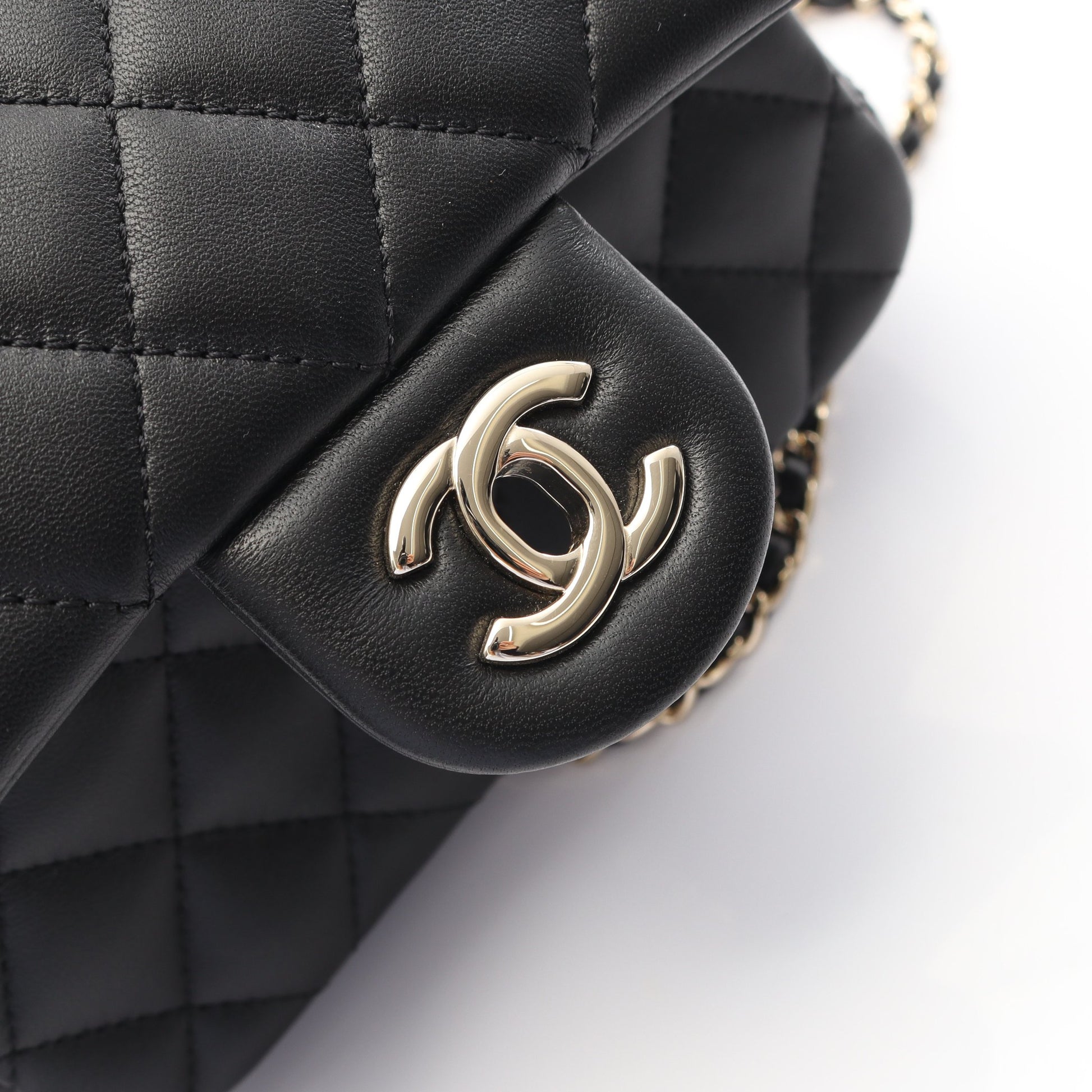 マトラッセ チェーンショルダーバッグ ラムスキン ブラック ゴールド金具 シャネル バッグ CHANEL