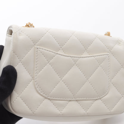 ミニマトラッセ チェーンショルダーバッグ ラムスキン ホワイト ゴールド金具 シャネル バッグ CHANEL