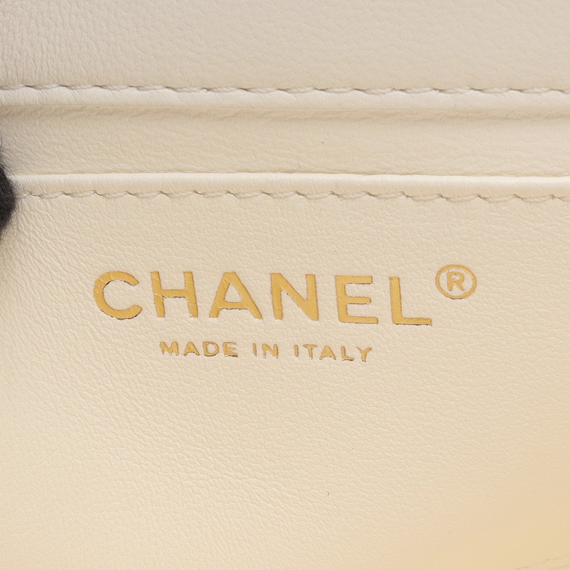 ミニマトラッセ チェーンショルダーバッグ ラムスキン ホワイト ゴールド金具 シャネル バッグ CHANEL