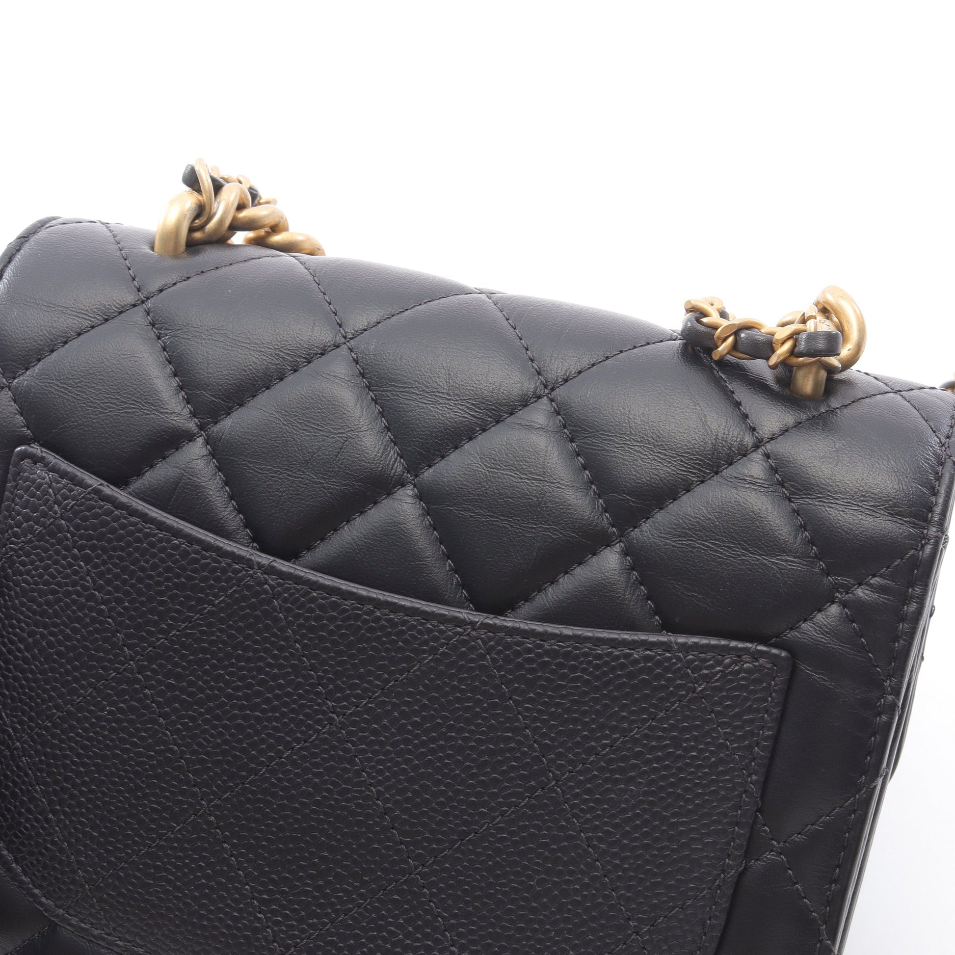 マトラッセ チェーンショルダーバッグ レザー キャビアスキン ブラック ゴールド金具 シャネル バッグ CHANEL