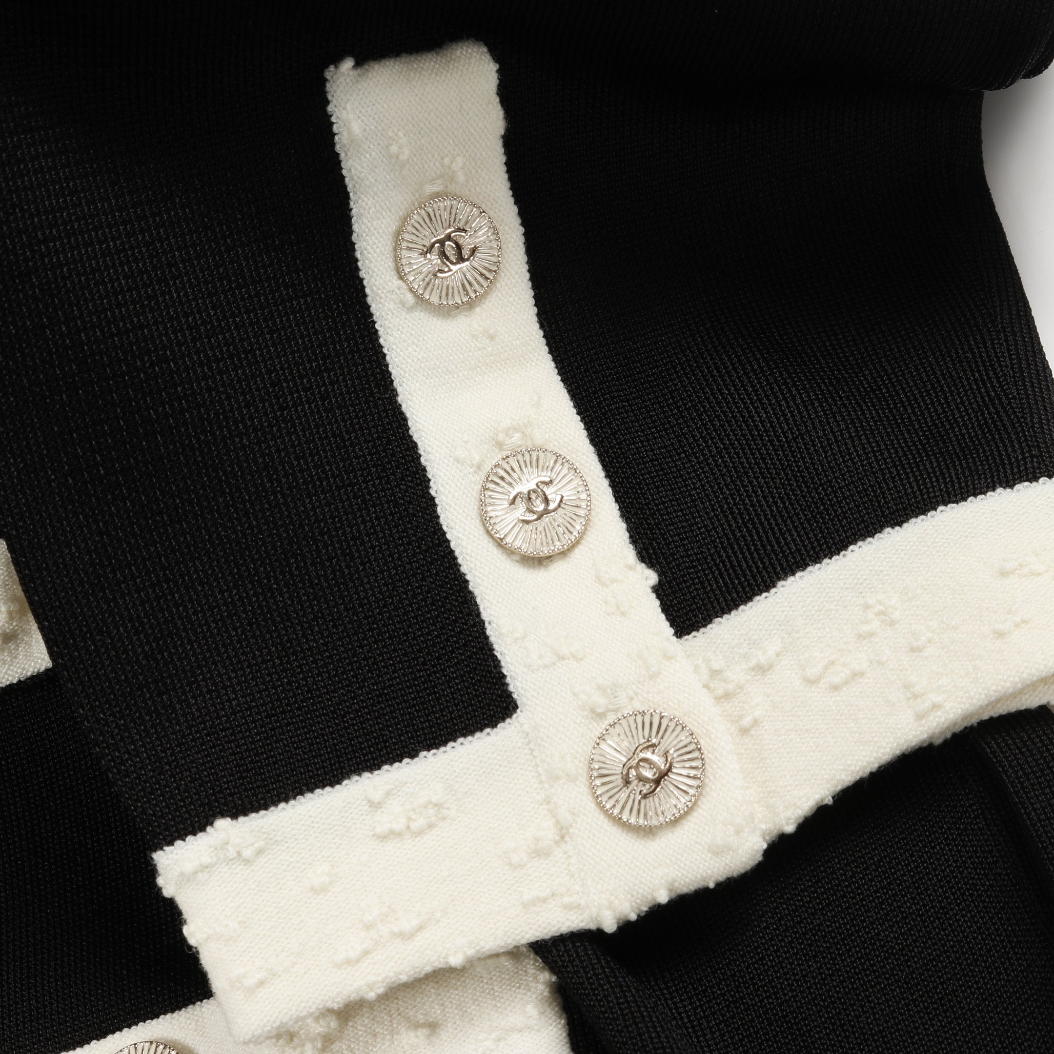 ココマークボタン カーディガン ビスコース ブラック ホワイト