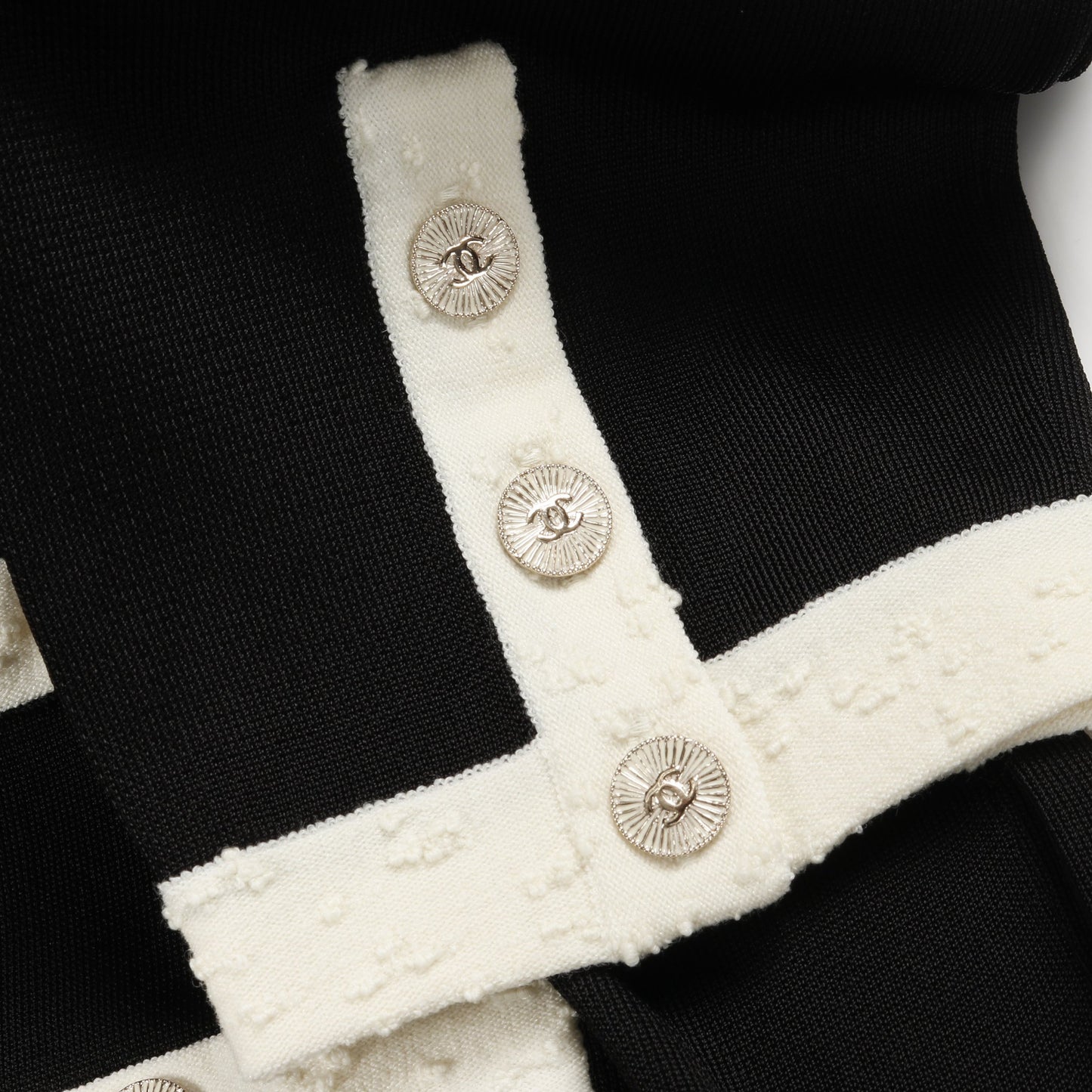 ココマークボタン カーディガン ビスコース ブラック ホワイト シャネル トップス CHANEL