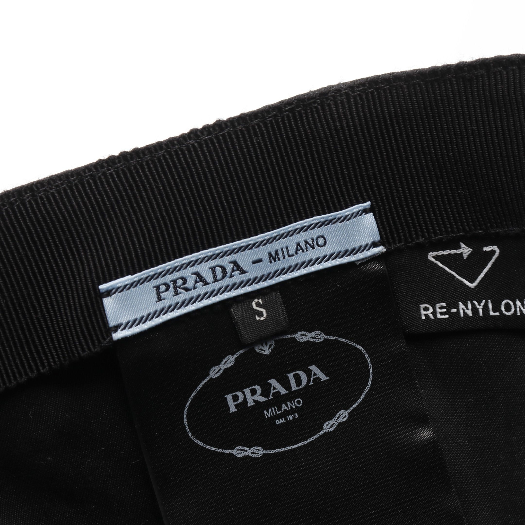 PRADA 三角プレート ナイロン キャップ ベースボールキャップ Sサイズ Re-Nylon ベースボールキャップ 帽子 キャップ ナイロン