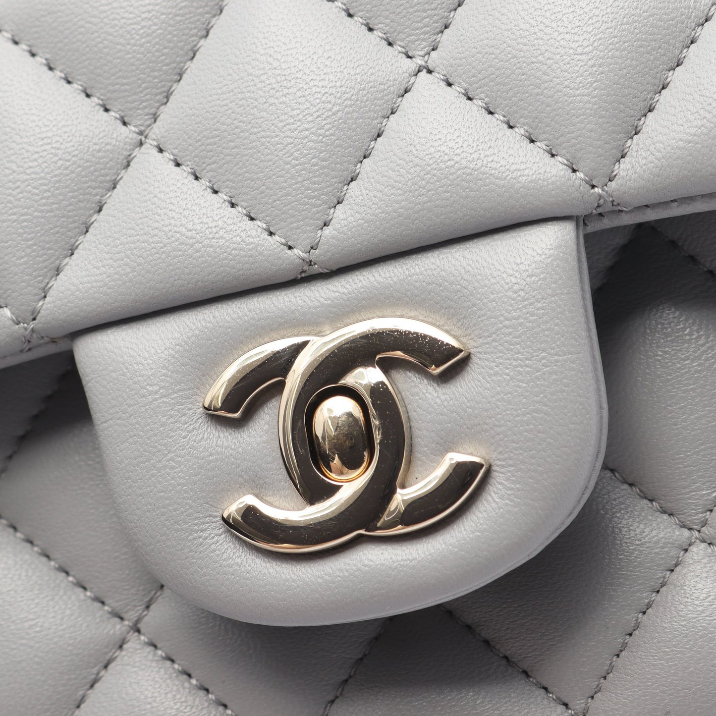 マトラッセ ショルダーバッグ ラムスキン グレー シルバー金具 シャネル バッグ CHANEL