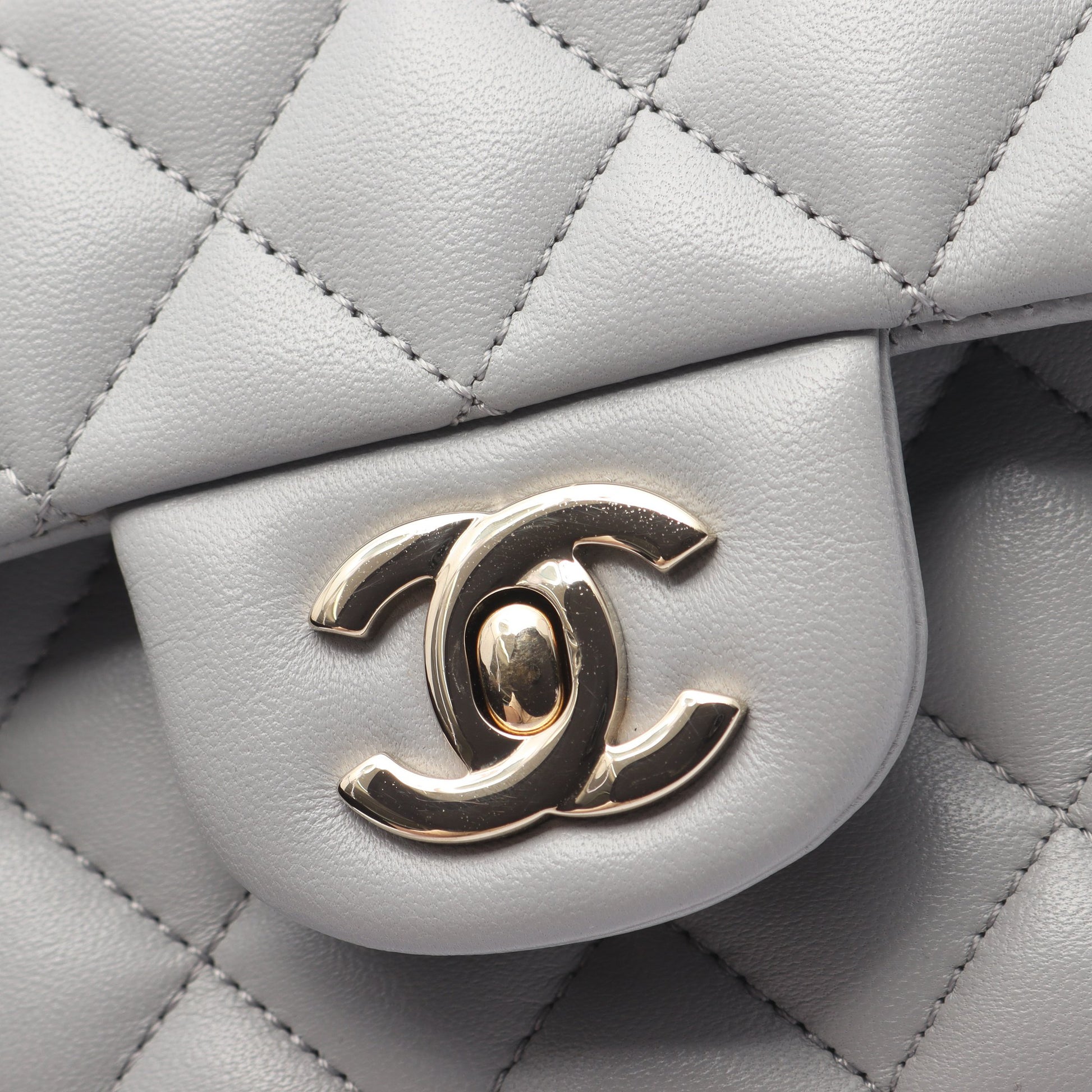 マトラッセ ショルダーバッグ ラムスキン グレー シルバー金具 シャネル バッグ CHANEL