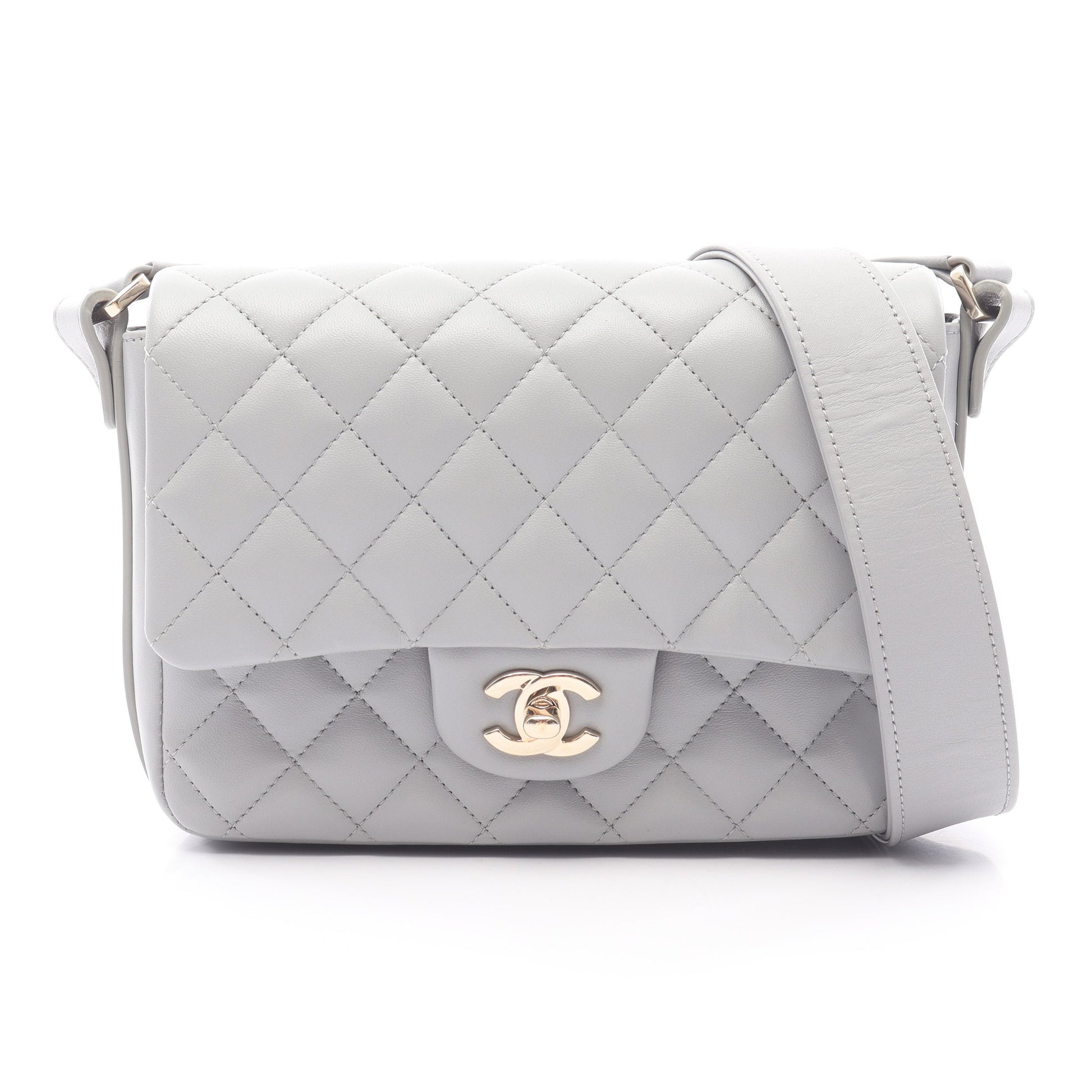 マトラッセ ショルダーバッグ ラムスキン グレー シルバー金具 シャネル バッグ CHANEL