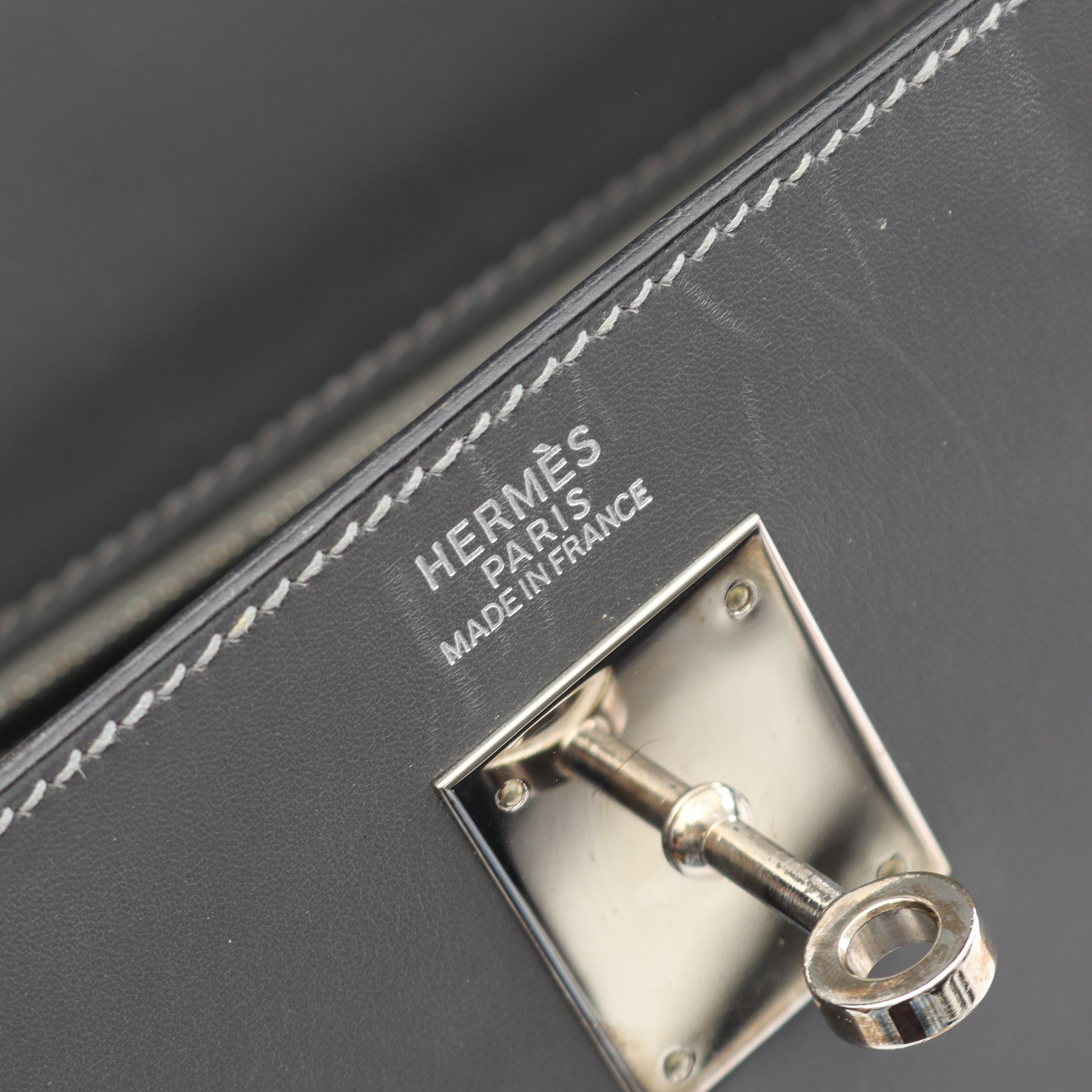 ケリー32 グラファイト ハンドバッグ ボックスカーフ グレー シルバー金具 外縫い 2WAY □D刻印 バッグ HERMES