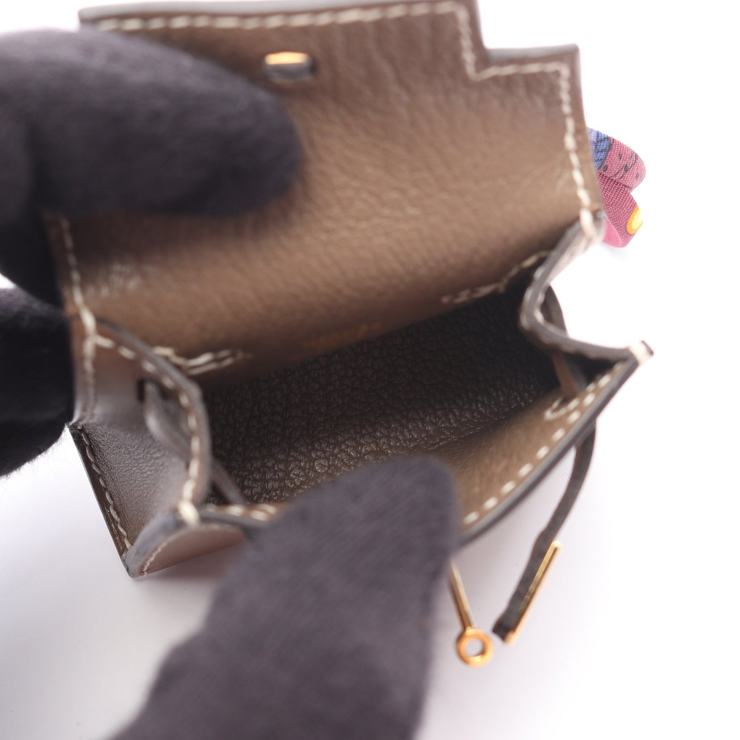ケリーツイリー エトゥープ バッグチャーム ヴォータデラクト グレーブラウン ゴールド金具 U刻印 エルメス 財布・小物 HERMES