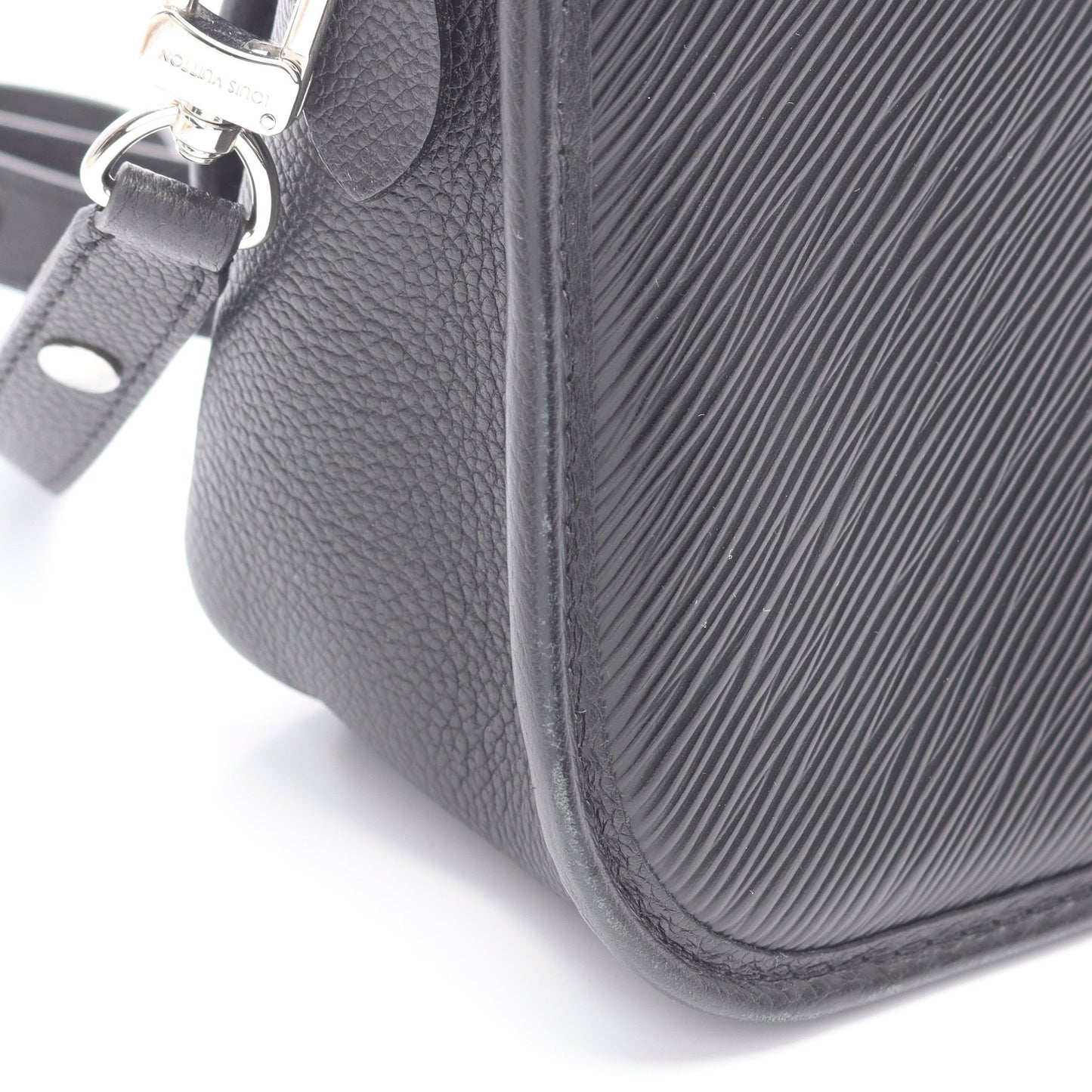 ビュシNM エピ ノワール ショルダーバッグ レザー ブラック ルイヴィトン バッグ LOUIS VUITTON