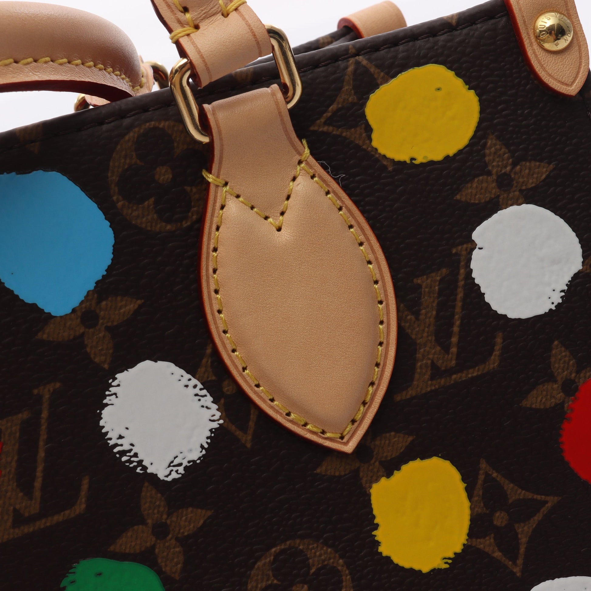 LOUIS VUITTON × yayoi kusama オンザゴーPM ハンドバッグ PVC レザー ブラウン マルチカラー 2WAY ルイヴィトン バッグ LOUIS VUITTON