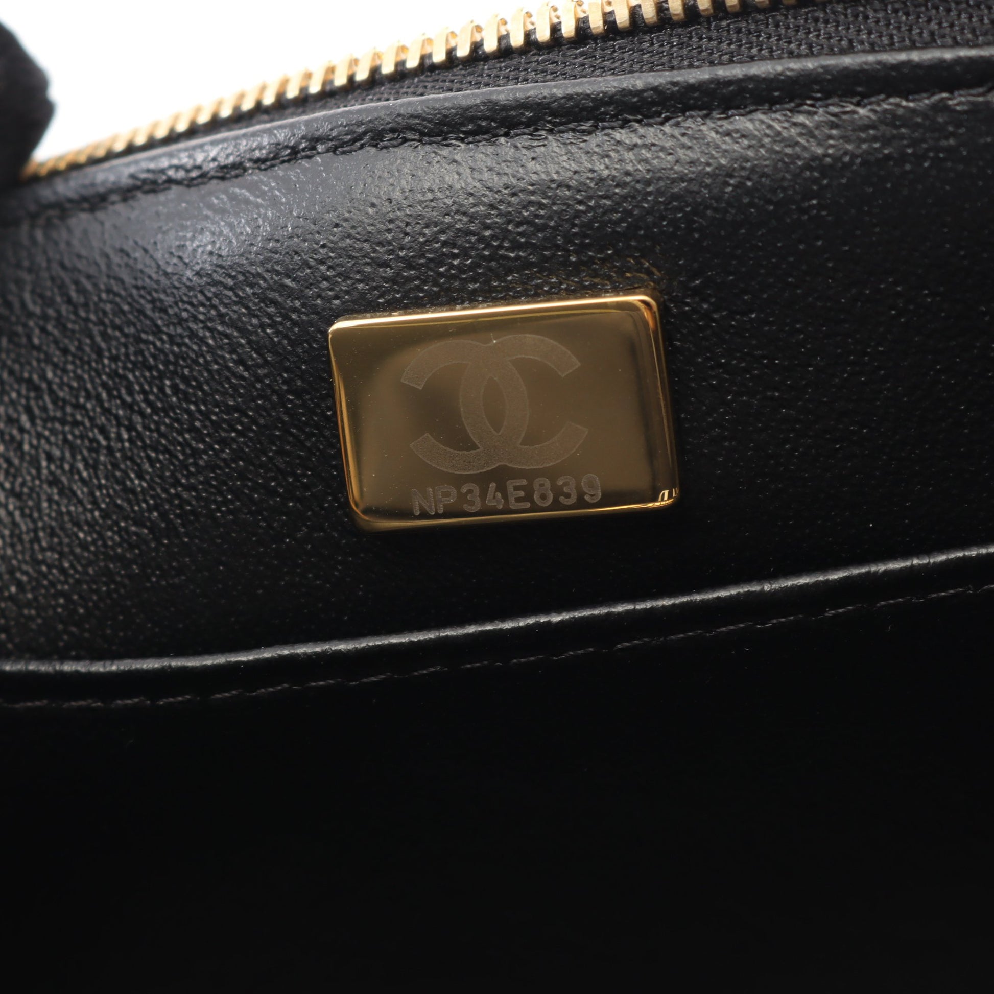 マトラッセ チェーンショルダーバッグ キャビアスキン ブラック ゴールド金具 2WAY シャネル バッグ CHANEL