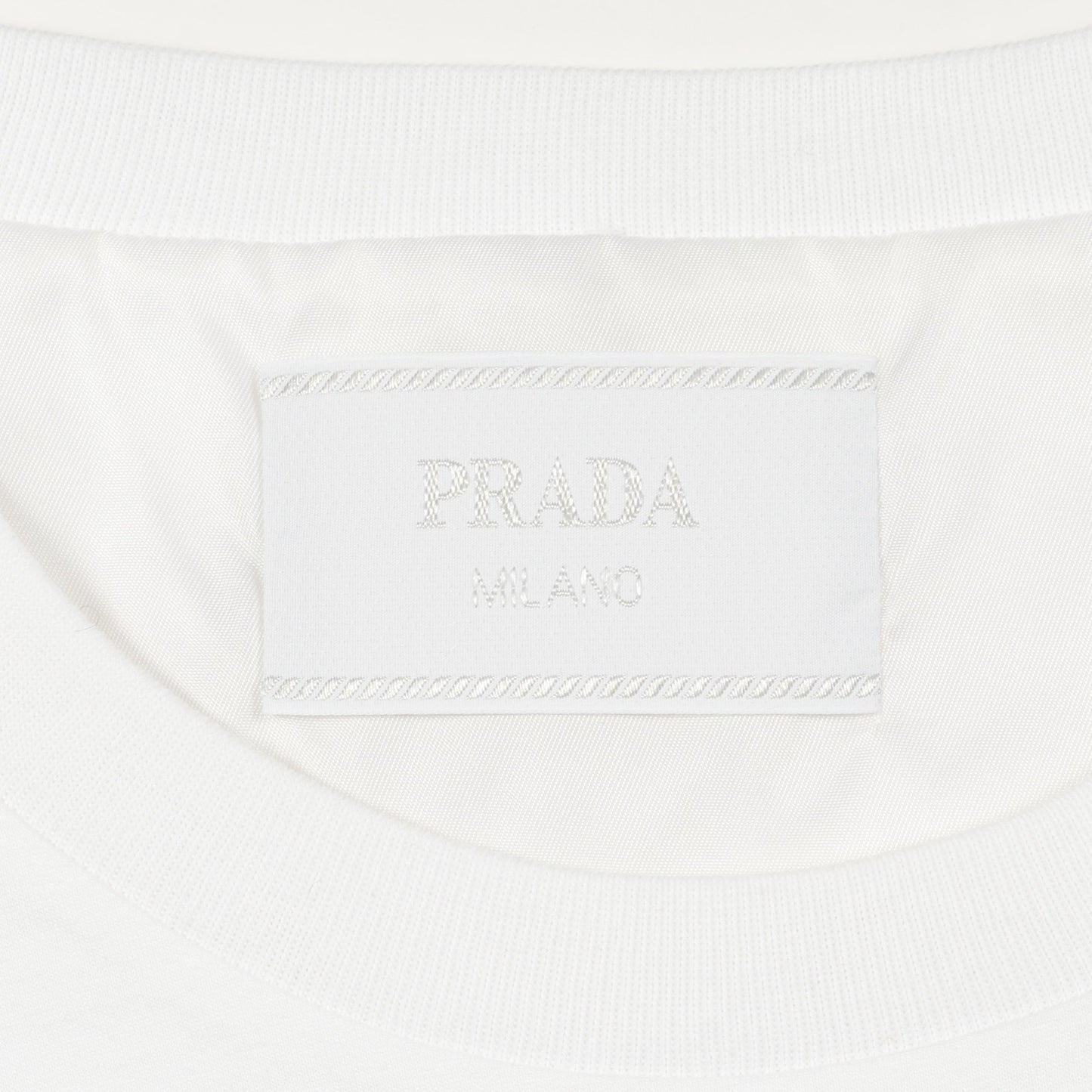Re-Nylon トライアングルロゴプレート Tシャツ クルーネック コットン ホワイト プラダ トップス PRADA