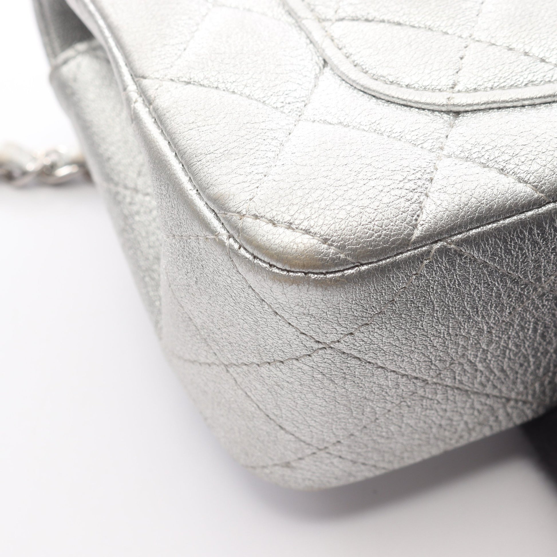 ミニマトラッセ20 チェーンショルダーバッグ レザー シルバー シルバー金具 シャネル バッグ CHANEL