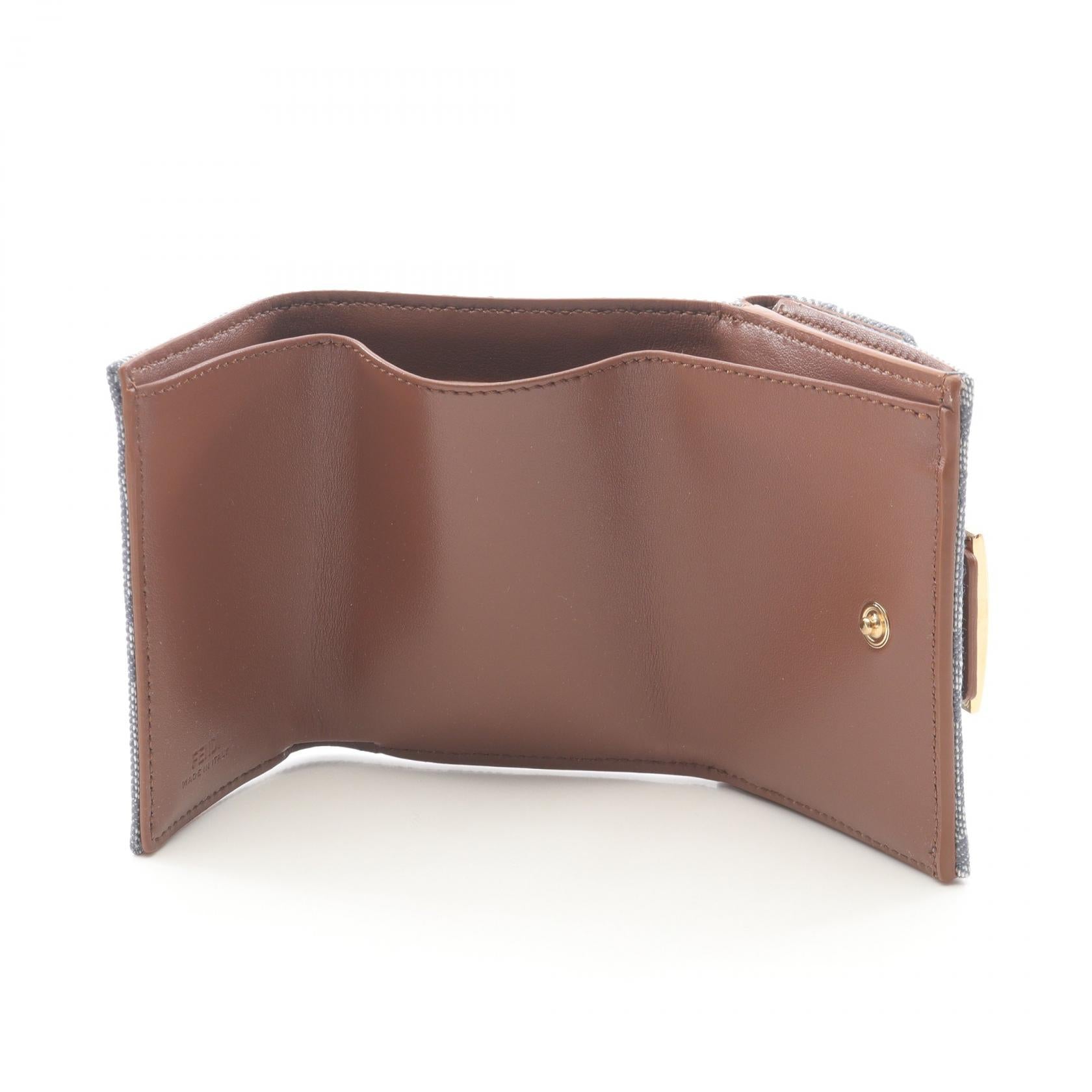 【美品】 FENDI 三つ折財布 ズッカ キャンバス レザー ブラウン FENDI - フェンディ FENDI バゲット ズッカ 三つ折り財布 財布