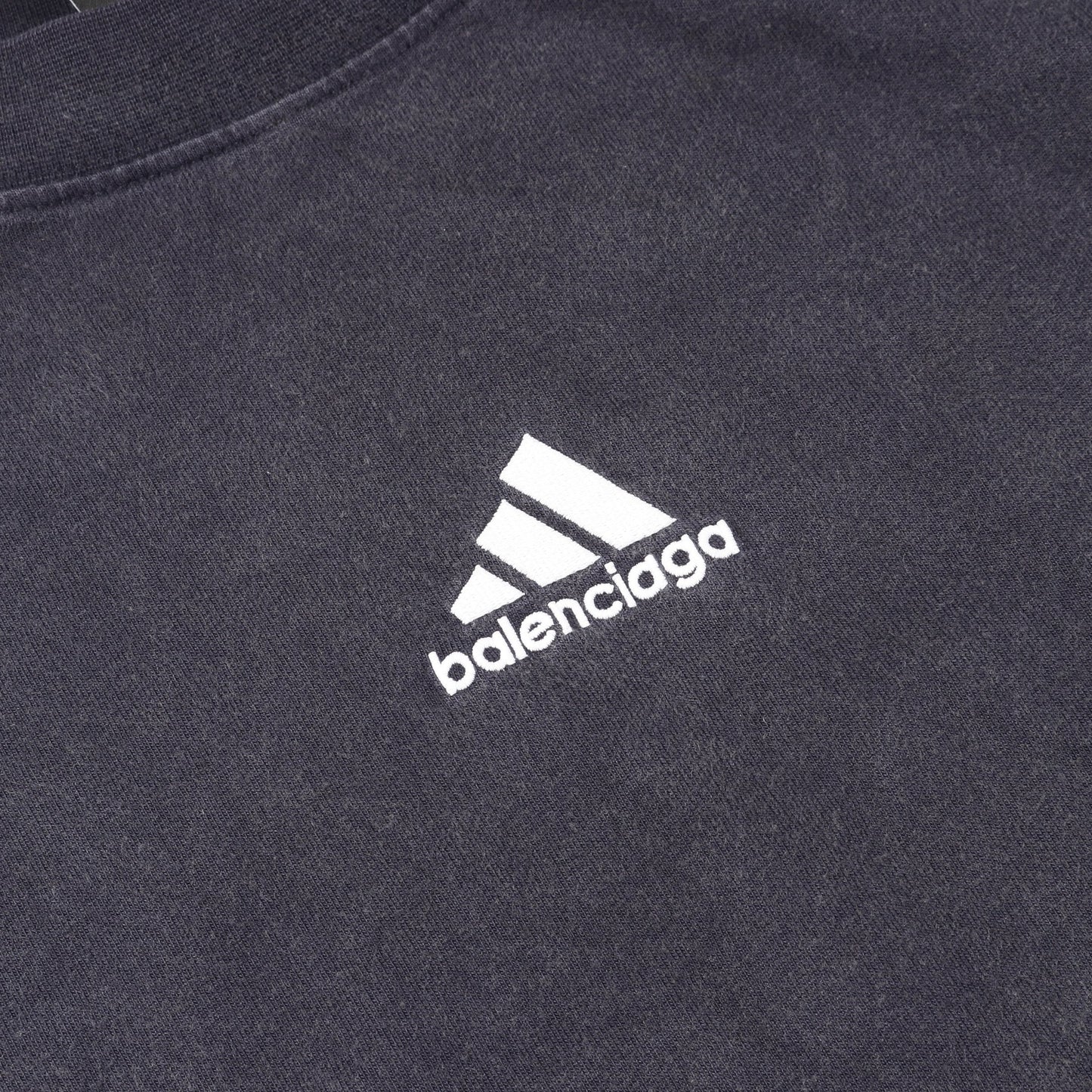 BALENCIAGA × adida Tシャツ クルーネック コットン ネイビー ブルー ヴィンテージ加工 ユーズド加工 バレンシアガ トップス BALENCIAGA