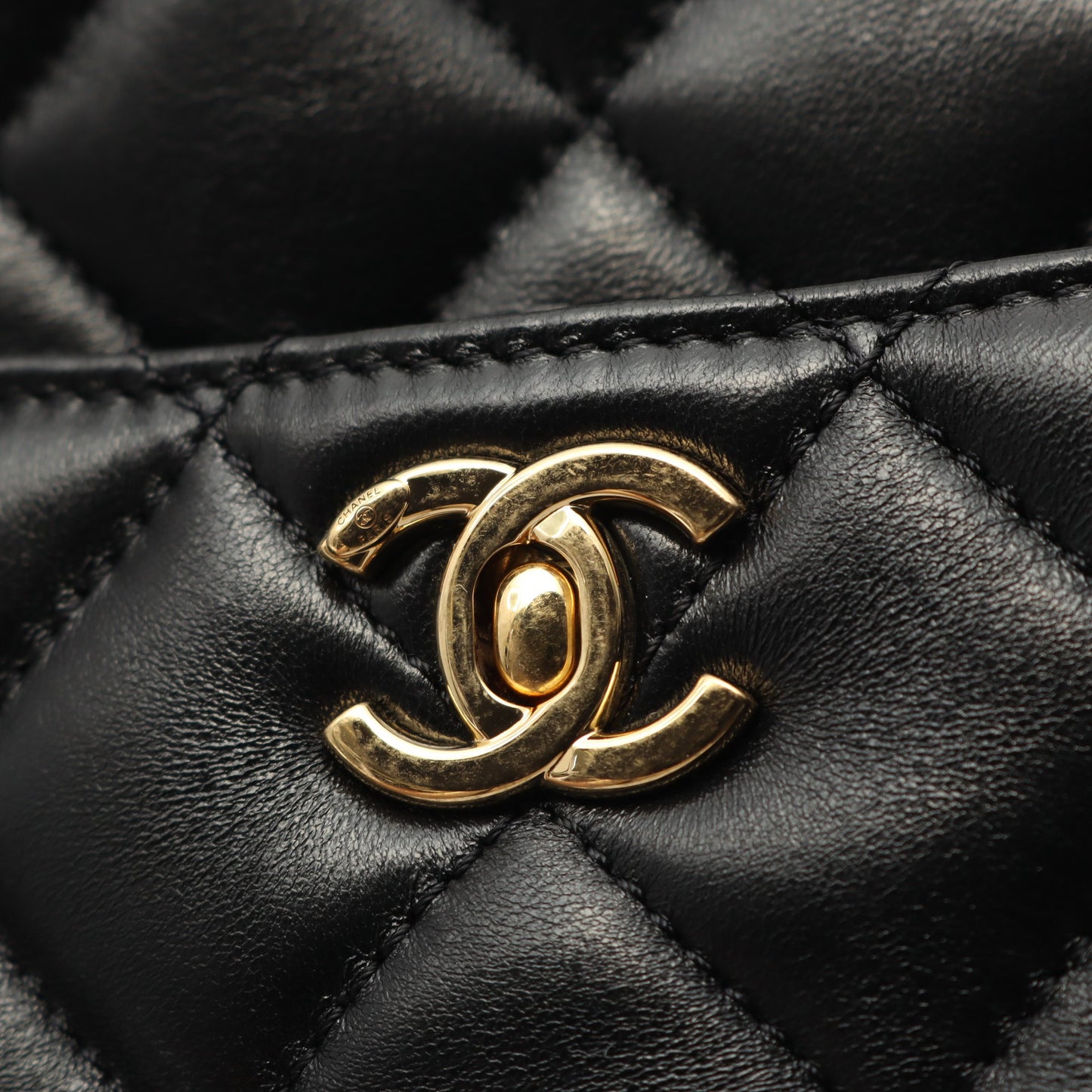 マトラッセ チェーンショルダーバッグ ラムスキン ブラック ゴールド金具 シャネル バッグ CHANEL