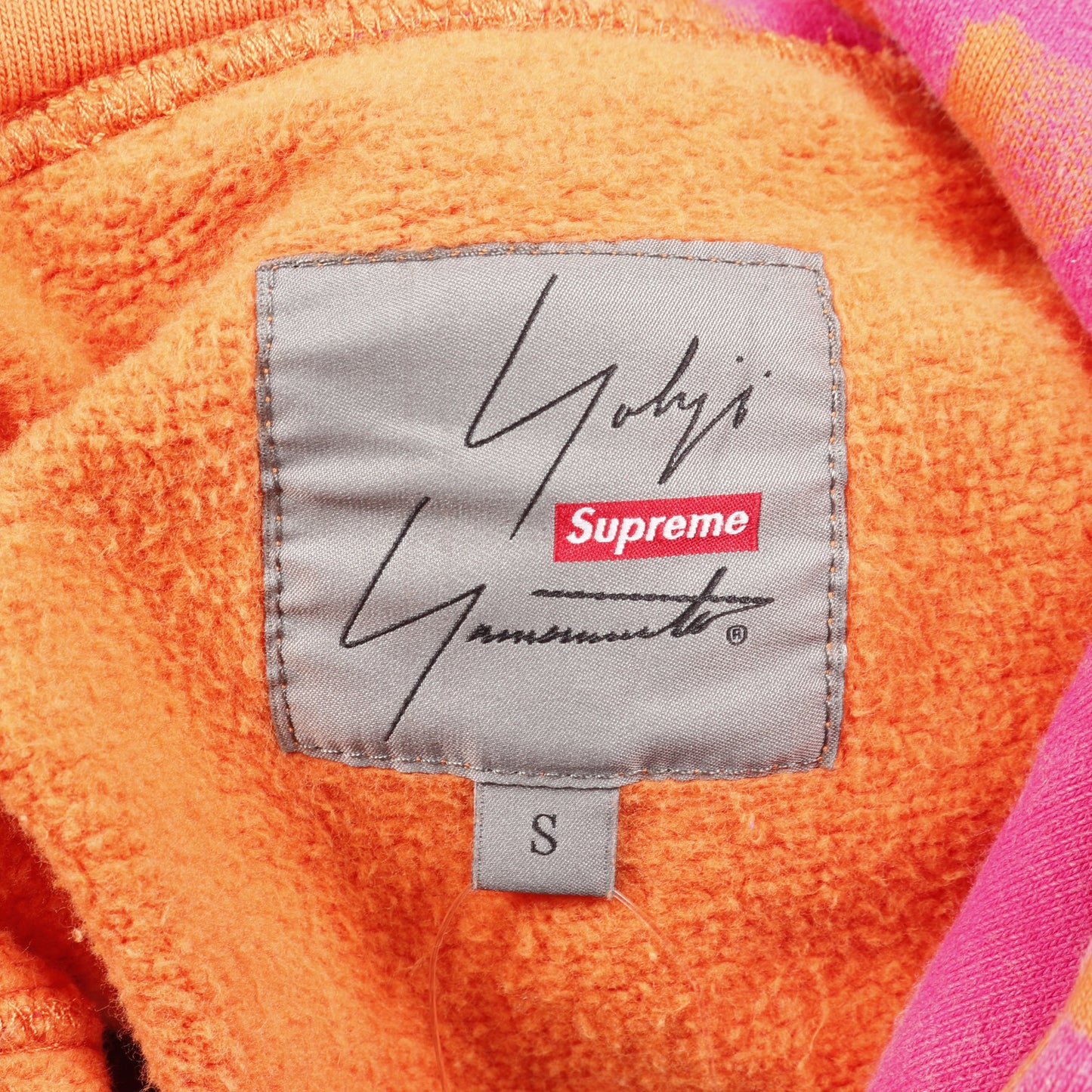 Supreme × Yohji Yamamoto プルオーバーパーカー 総柄 アームロゴ コットン ピンク オレンジ 裏起毛 シュプリーム トップス Supreme