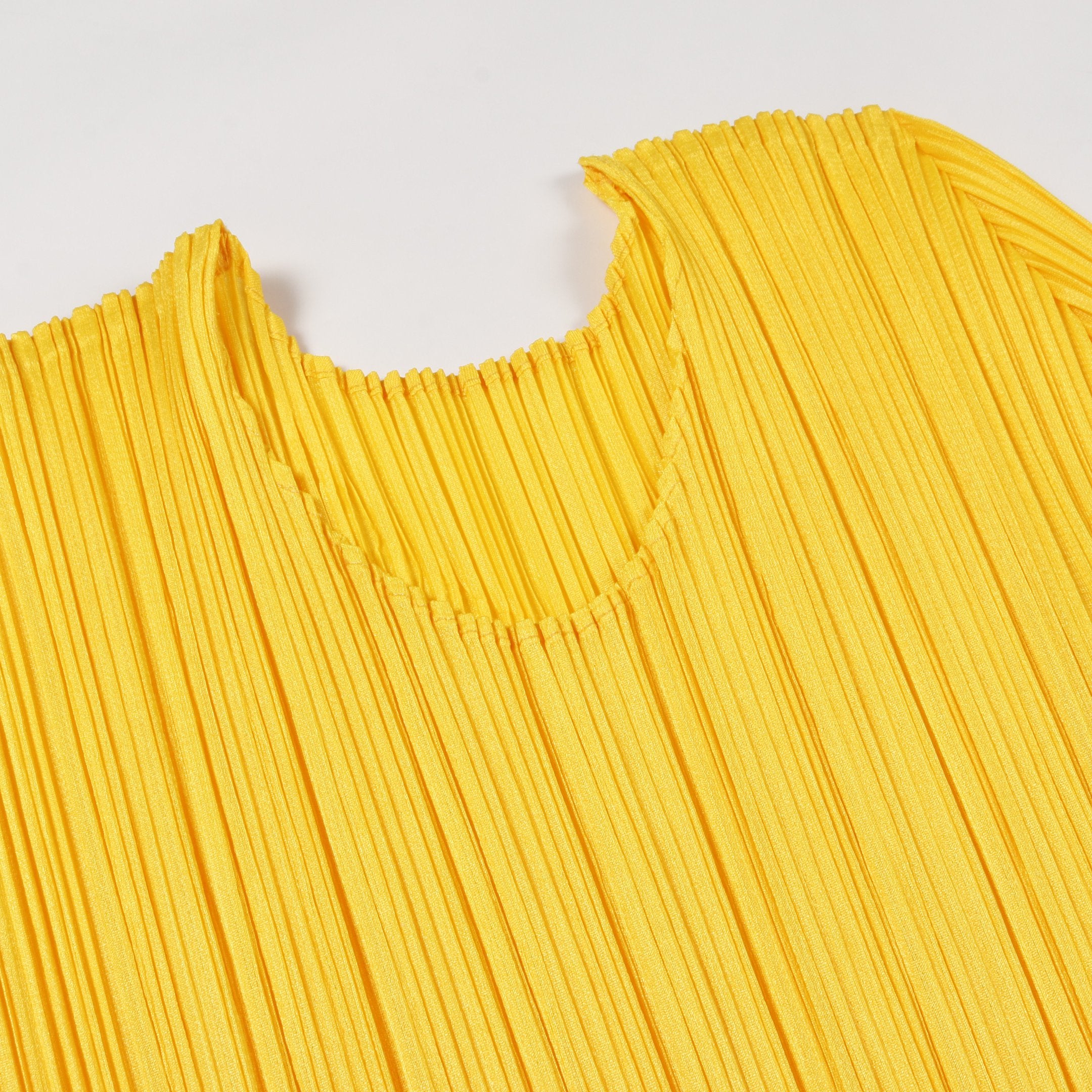 プリーツプリーズ　半袖トップス　サイズ3 マスタードイエロー PLEATS PLEASE ISSEY MIYAKE（イエロー/黄色系）のフリマアイテム一覧