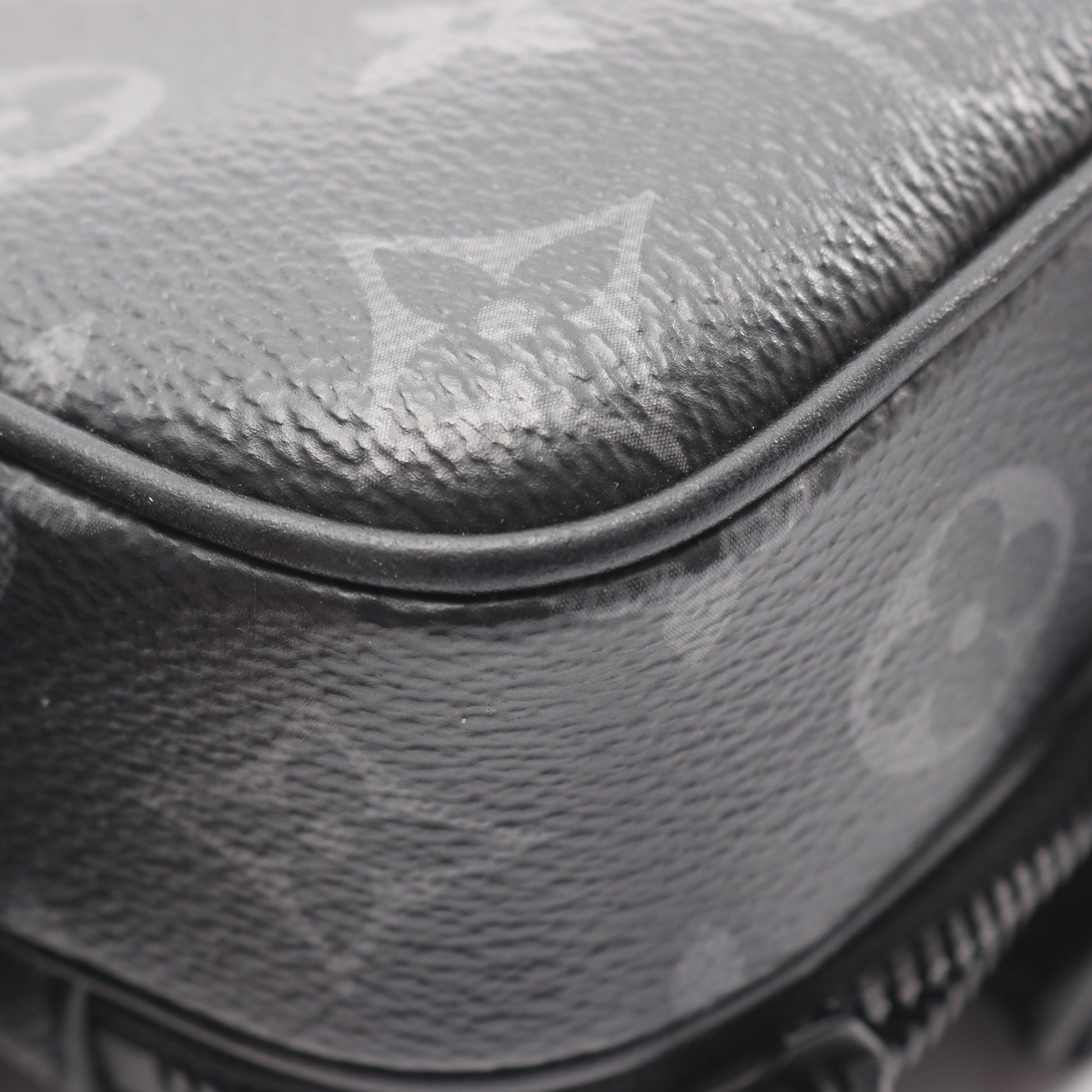 アルファ ウェアラブルウォレット NV モノグラムエクリプス ショルダーバッグ PVC レザー ブラック ルイヴィトン バッグ LOUIS VUITTON