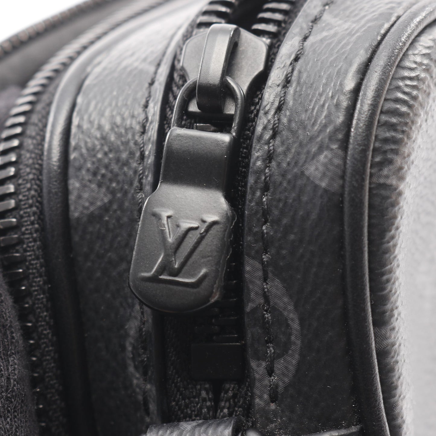 アルファ ウェアラブルウォレット NV モノグラムエクリプス ショルダーバッグ PVC レザー ブラック ルイヴィトン バッグ LOUIS VUITTON