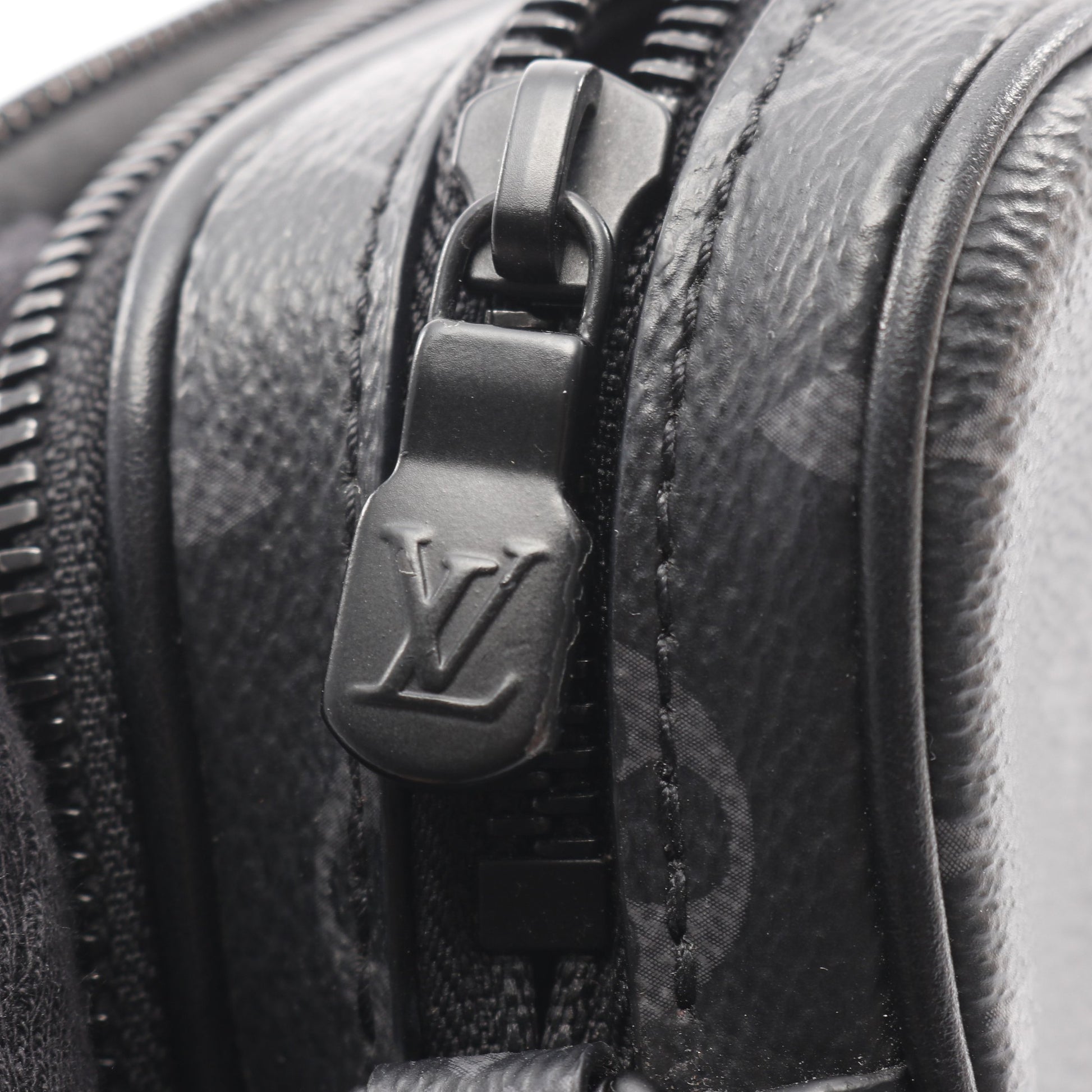 アルファ ウェアラブルウォレット NV モノグラムエクリプス ショルダーバッグ PVC レザー ブラック ルイヴィトン バッグ LOUIS VUITTON