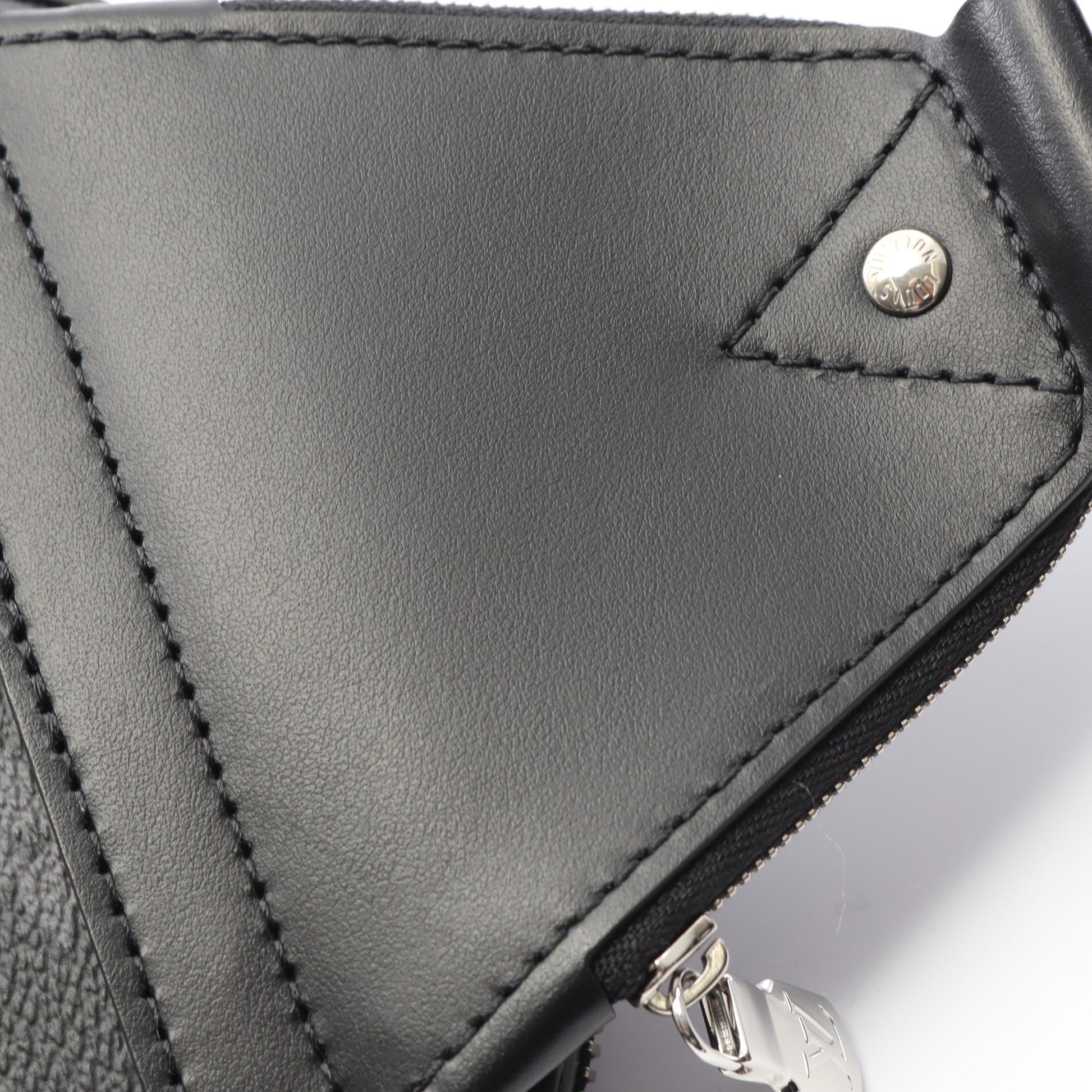 アヴェニュー スリングバッグ モノグラムエクリプス ボディバッグ PVC レザー ブラック ルイヴィトン バッグ LOUIS VUITTON