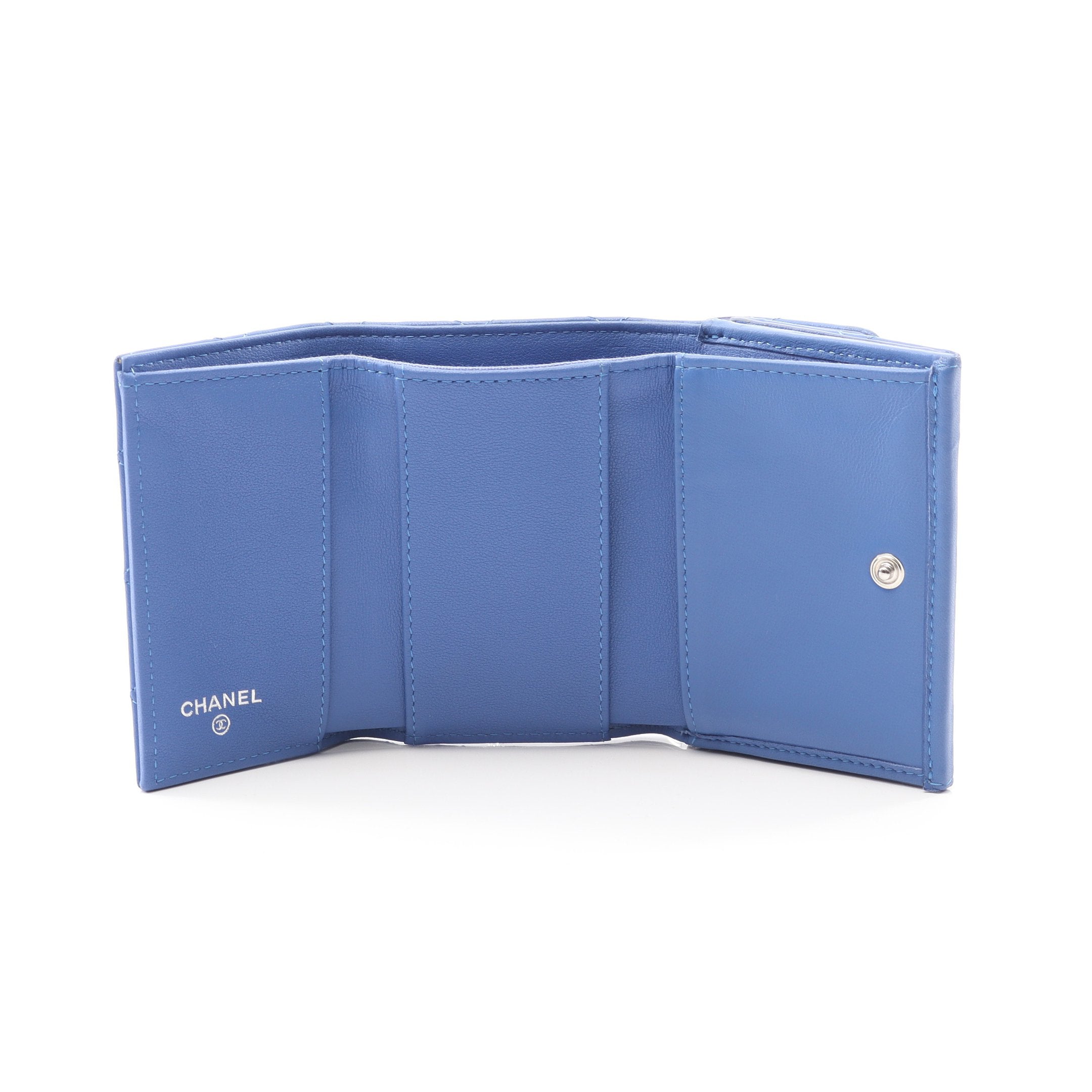 正規品　シャネル　マトラッセ　ラムスキン　シルバー金具　Wホック　三つ折り財布 正規品 シャネル マトラッセ ラムスキン シルバー金具 Wホック 三