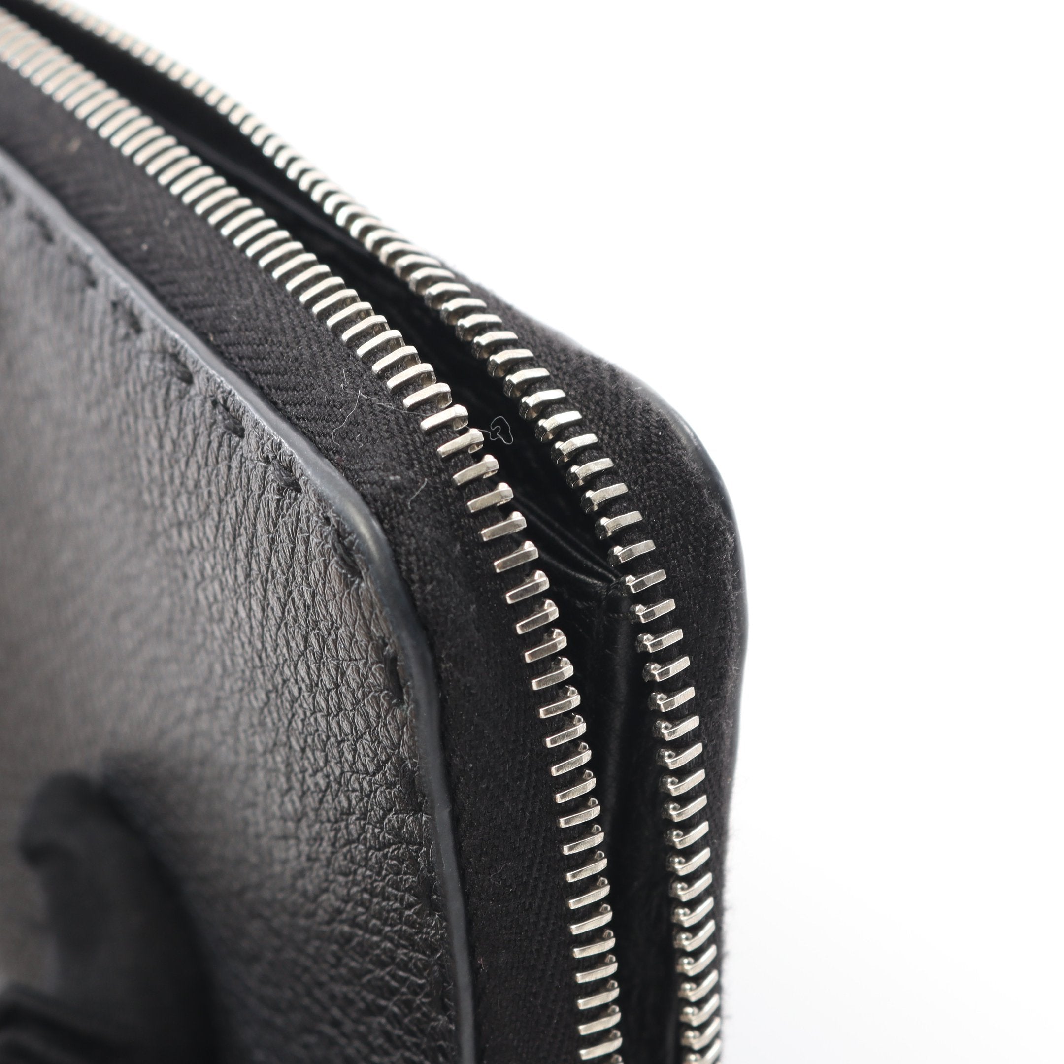 FENDI ブラック　レザー 長財布　セレリア　ファスナー付き FENDI ブラック レザー 長財布 セレリア ファスナー付き 楽天