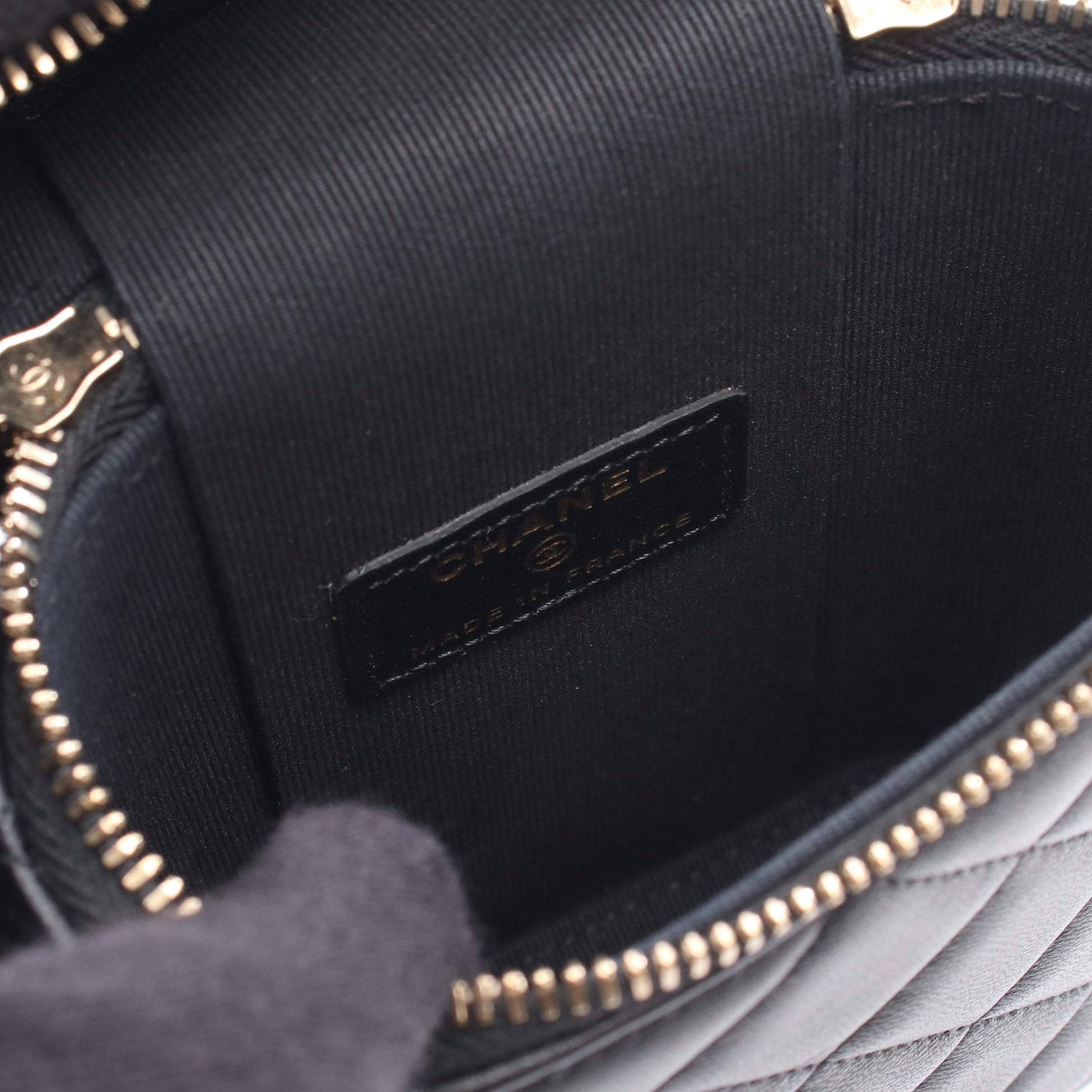 マトラッセ バニティ フォンケース チェーンショルダーバッグ ラムスキン ブラック ゴールド金具 シャネル バッグ CHANEL
