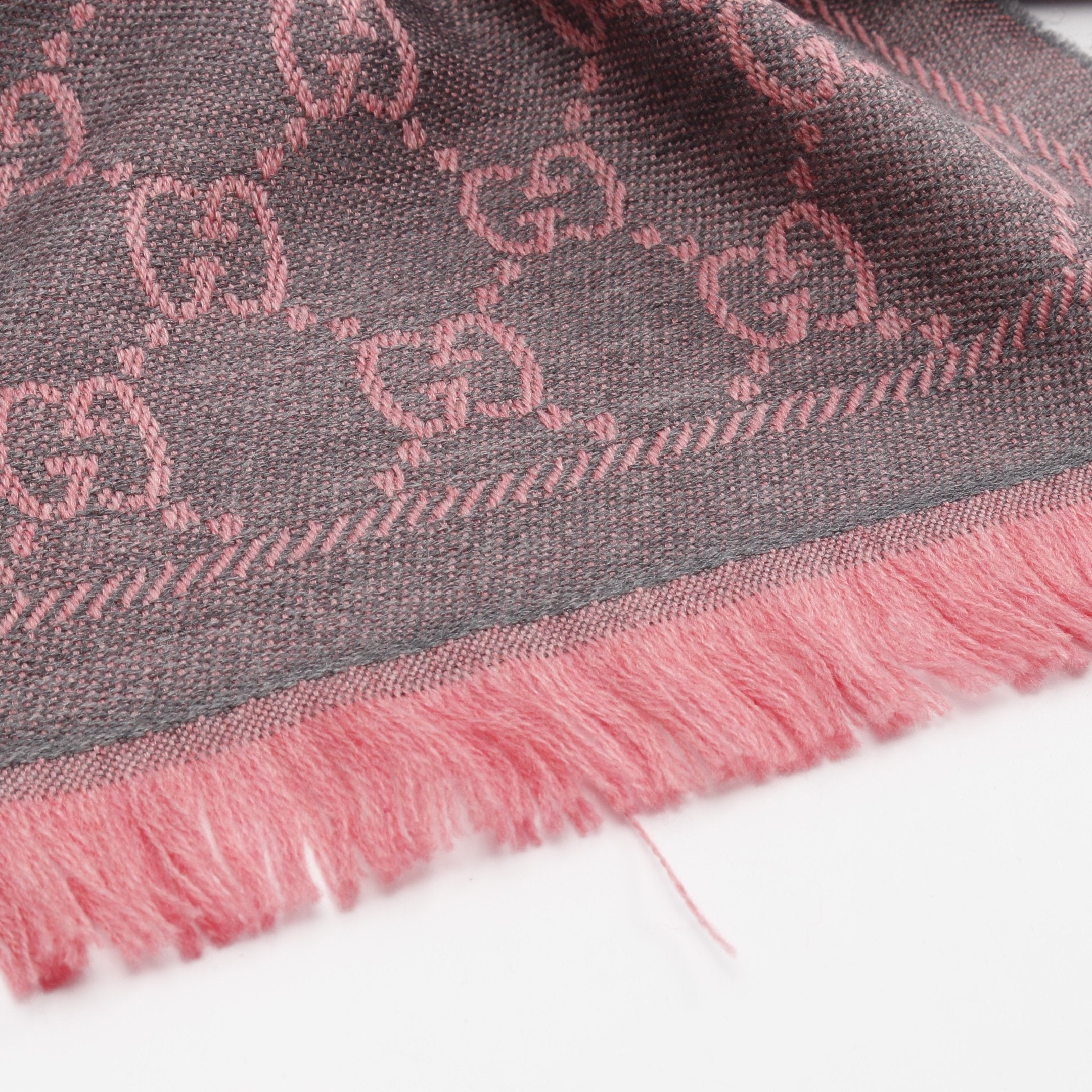 GUCCI リバーシブル ピンク グレー マフラー ストール 新品グッチGUCCI リバーシブル ピンク &グレー マフラー ストール