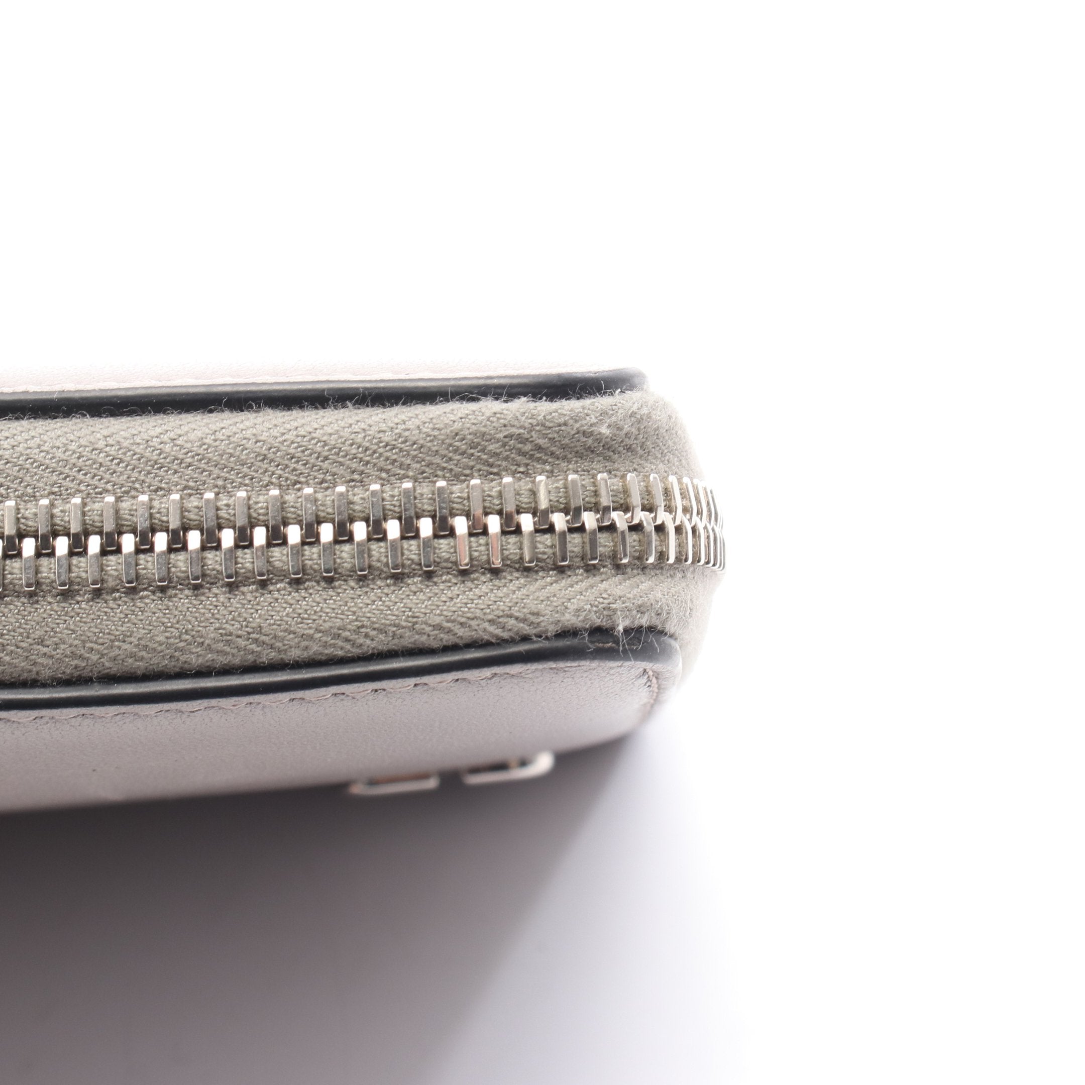 Vロゴ シグネチャー ラウンドファスナー長財布 レザー グレー