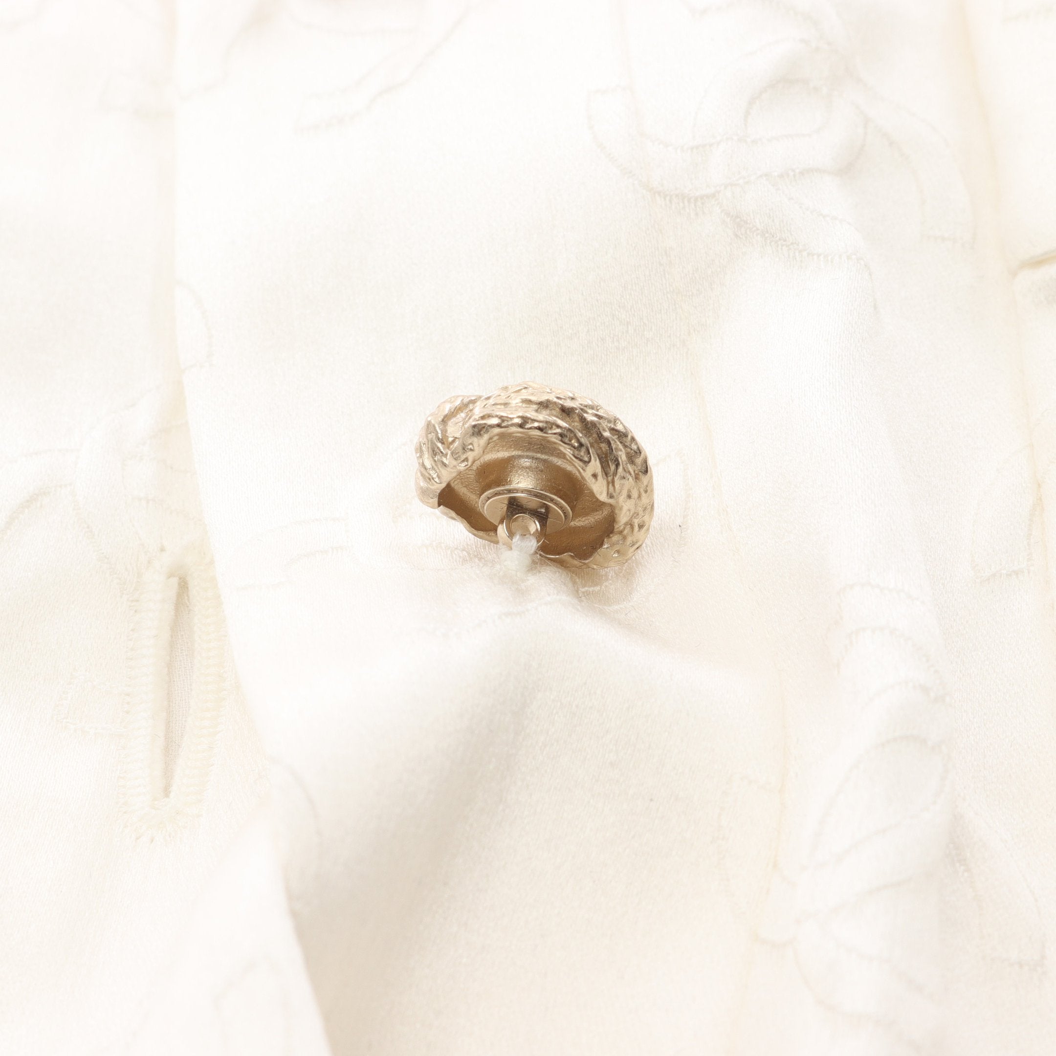 ココマークボタン ノーカラージャケット コットン シルク ホワイト