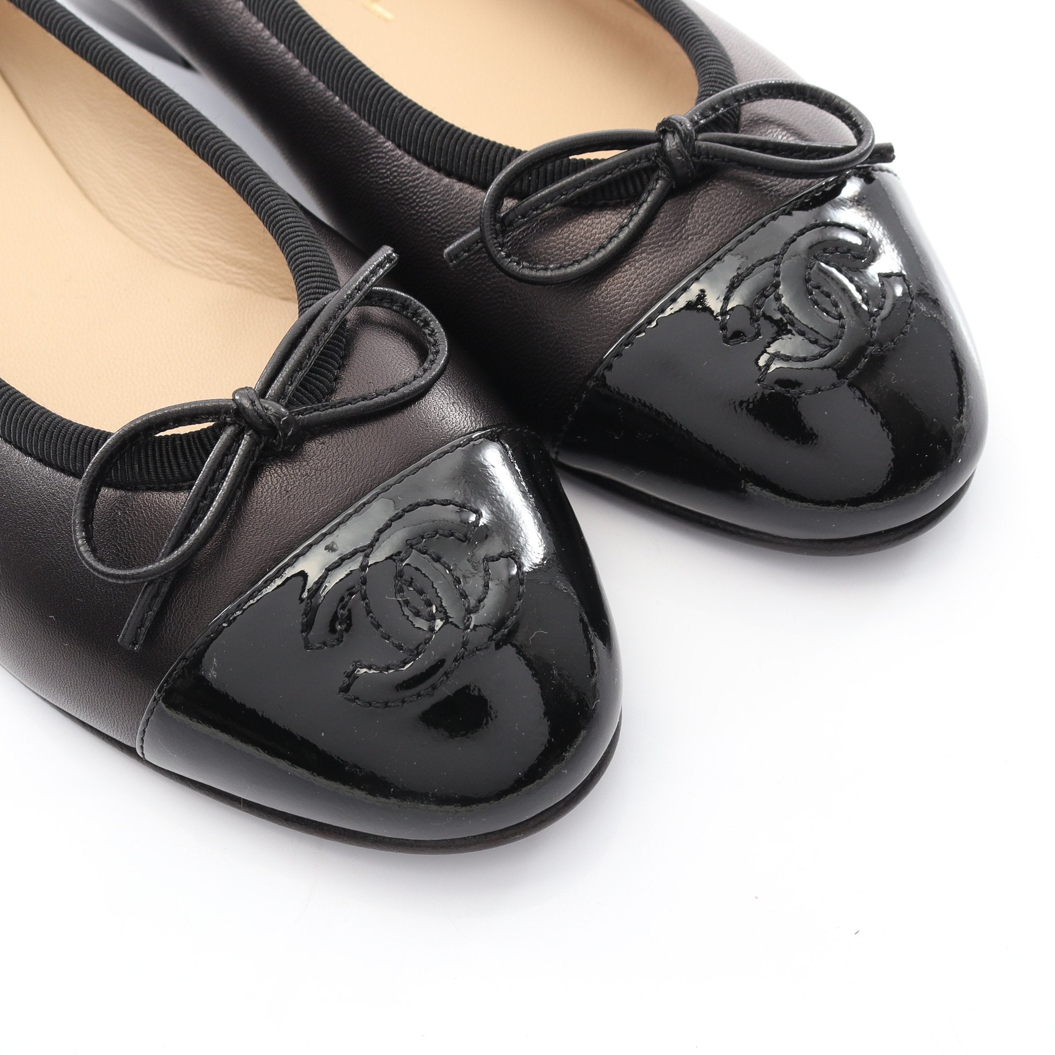 美品　シャネル　バレリーナ　ラムスキン　エナメル　黒37 バレリーナ ココマーク バレエシューズ ラムスキン エナメル