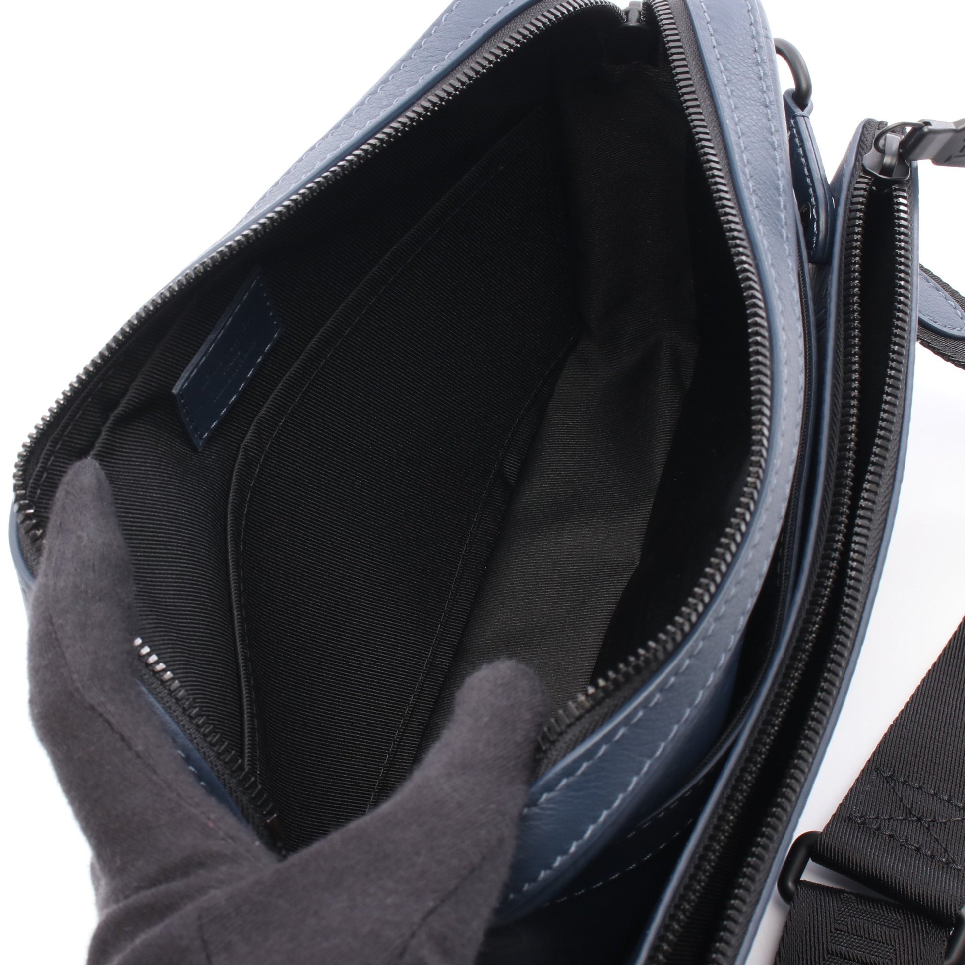 トリオ メッセンジャー モノグラムシャドウ ブルーマリーヌ ショルダーバッグ レザー ネイビー ルイヴィトン バッグ LOUIS VUITTON