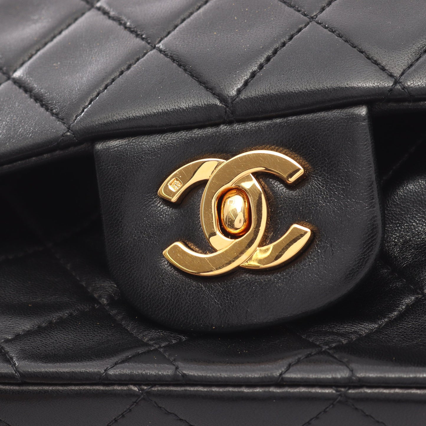 マトラッセ Wフラップ Wチェーンショルダーバッグ ラムスキン ブラック ゴールド金具 シャネル バッグ CHANEL