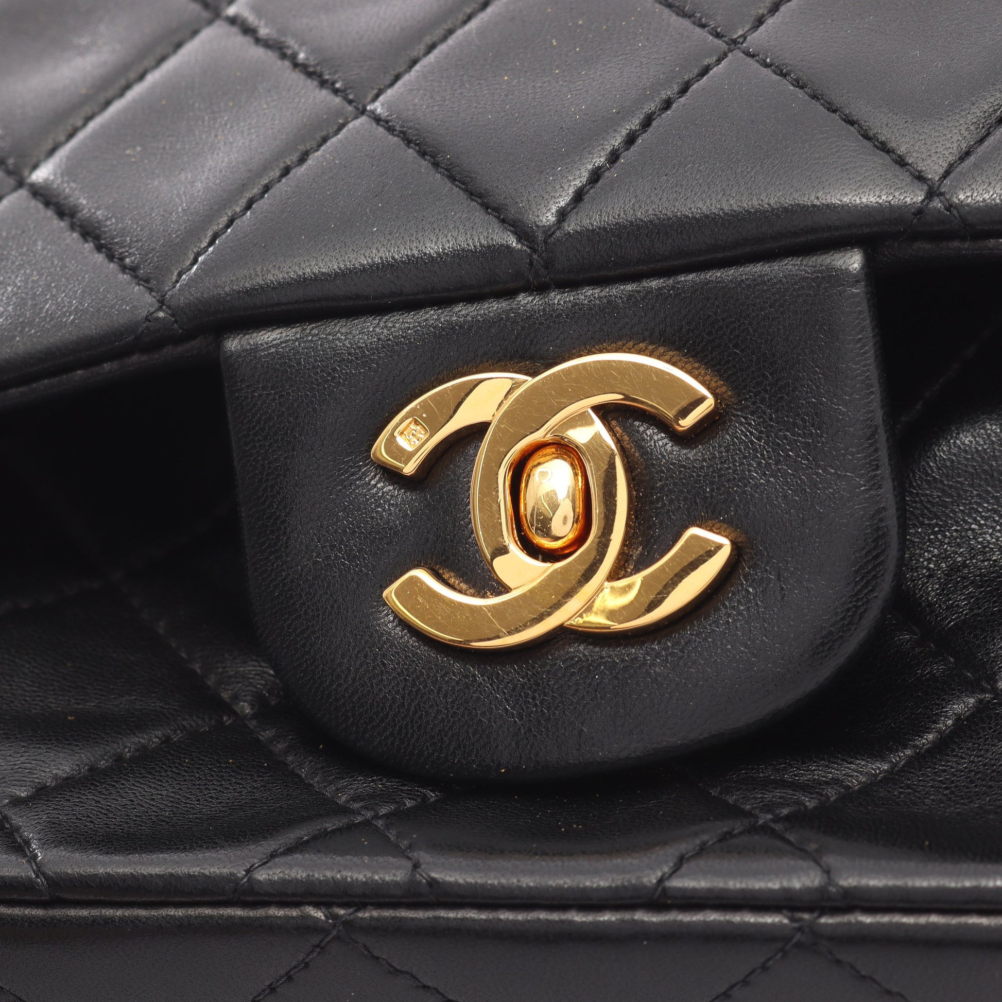 マトラッセ Wフラップ Wチェーンショルダーバッグ ラムスキン ブラック ゴールド金具 シャネル バッグ CHANEL