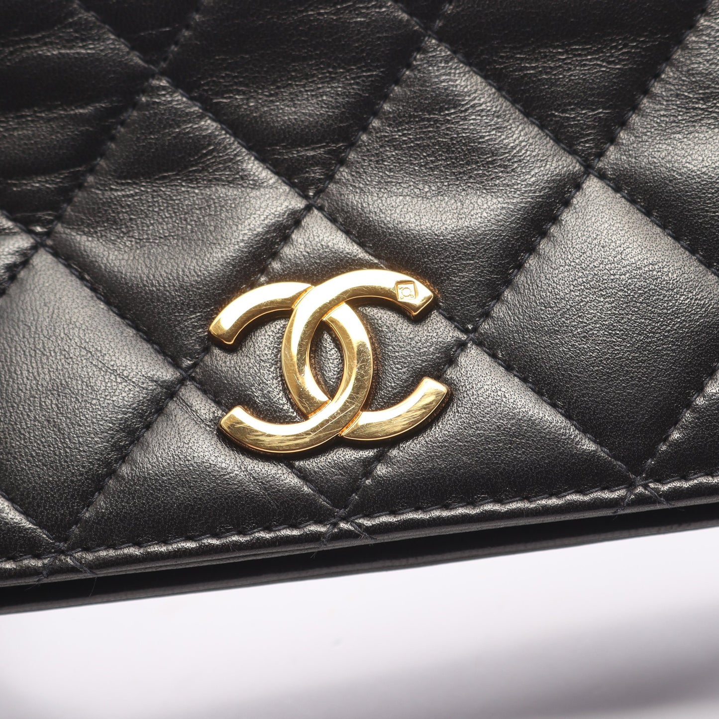 ミニマトラッセ フルフラップ チェーンショルダーバッグ ラムスキン ブラック ゴールド金具 シャネル バッグ CHANEL