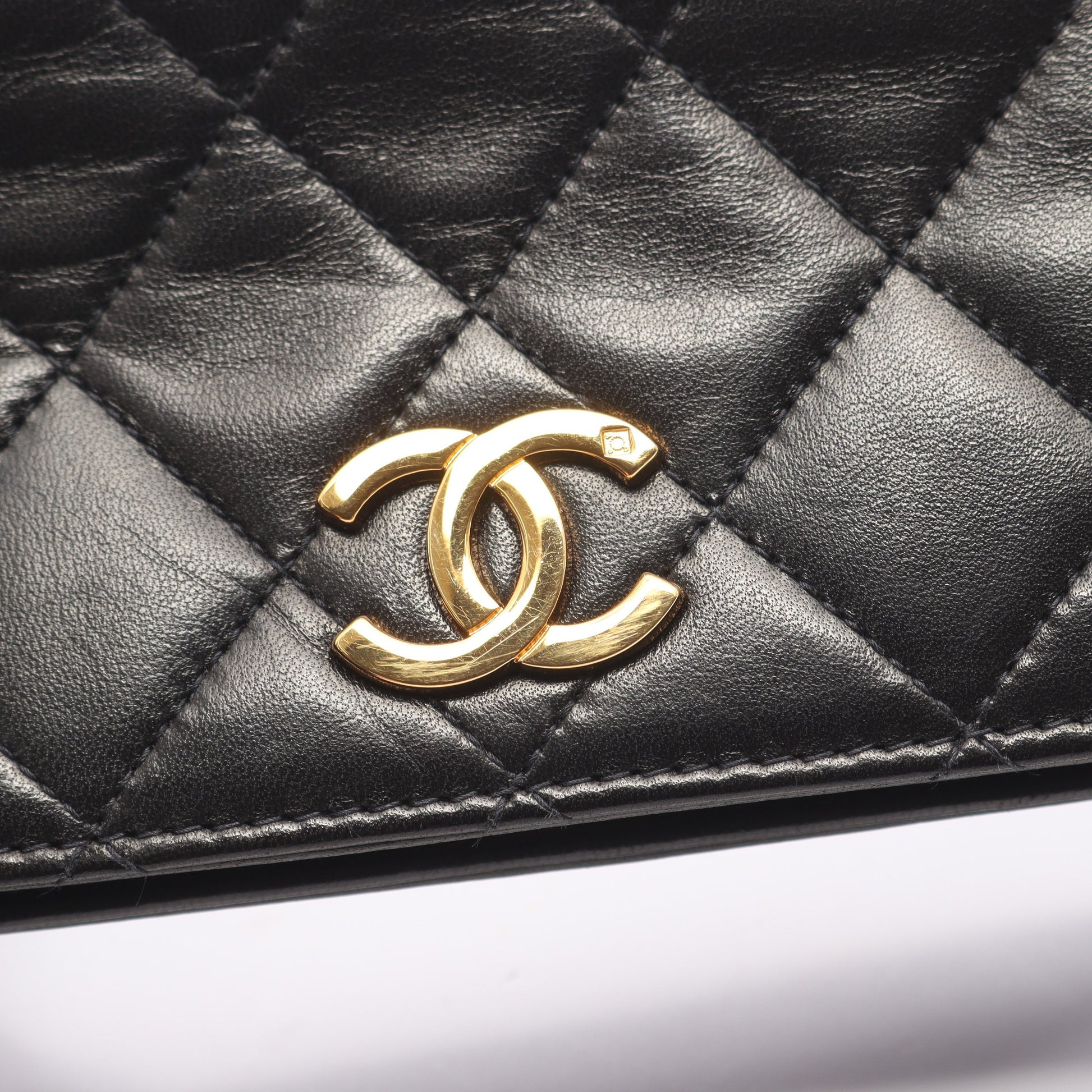 ミニマトラッセ フルフラップ チェーンショルダーバッグ ラムスキン ブラック ゴールド金具 シャネル バッグ CHANEL